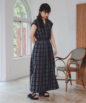 【ビームス ハート/BEAMS HEART】の【秋まで使える】【洗濯機洗い可】ギンガムチェック スキッパー フレアワンピース 25AW フレンチスリーブ 秋色 人気、トレンドファッション・服の通販 founy(ファニー) ファッション Fashion レディースファッション Fashion for Women ワンピース Dresses ウェーブ Wavy Pattern エレガント 上品 Elegant 秋 Autumn ギャザー Gathered, Ruffled ギンガム Gingham, Gingham Fabric サンダル Sandals, Summer Shoes スキッパー Skipper, Open Collar ストレート Straight, Straight Cut スリーブ Sleeve, Long Sleeve / Short Sleeve チェック Check, Plaid, Tartan フレア Flare, Flared フレンチ French, French Style おすすめ Recommended / Our Picks 2025年 2025 2025-2026秋冬・A/W Autumn/Winter 2025–26 AW25–26 |ID:prp329100004810650