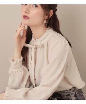 【クチュール ブローチ/Couture Brooch】の【フェミニン・通勤】タイ付きピコフリルブラウス 人気、トレンドファッション・服の通販 founy(ファニー) ファッション Fashion レディースファッション Fashion for Women トップス・カットソー Cut & Sew Tops シャツ・ブラウス・オフィスカジュアル Elegant Blouses & Button-Ups 2025年 2025 2025-2026秋冬・A/W Autumn/Winter 2025–26 AW25–26 おすすめ Recommended / Our Picks インナー Innerwear カーディガン Cardigan, Knitwear ジョーゼット Georgette, Semi-Sheer Fabric スマート Smart, Elegant フェミニン Feminine, Girly フリル Frill, Ruffle ビジネス 仕事 通勤 Business / Work / Commuting |ID:prp329100004810674