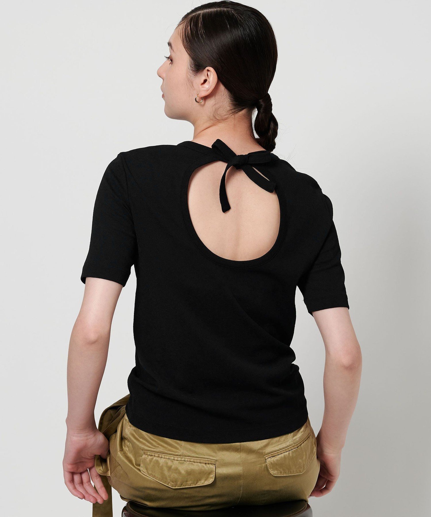 【ユナイテッドアローズ/UNITED ARROWS】のバックリボン ショートスリーブ Tシャツ インテリア・キッズ・メンズ・レディースファッション・服の通販 founy(ファニー) ファッション Fashion レディースファッション Fashion for Women トップス・カットソー Cut & Sew Tops シャツ・ブラウス・オフィスカジュアル Elegant Blouses & Button-Ups ロングTシャツ・Tシャツ Longline T-Shirts & Tees コンパクト Compact, Small Size ショート Short, Short Length シンプル Simple, Minimal スリーブ Sleeve, Long Sleeve / Short Sleeve フロント Front, Front Design ボトム Bottoms, Lower Wear リボン Ribbon, Bow ワイド Wide, Wide Fit アウトレット Outlet / Clearance おすすめ Recommended / Our Picks 夏 Summer BLACK|ID: prp329100004810803 ipo3291000000034919502