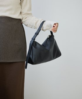 【ジェミール/gemeil】の【コラボカラーあり】スクエアワンショルダーバッグ 人気、トレンドファッション・服の通販 founy(ファニー) ファッション Fashion レディースファッション Fashion for Women バッグ Bags コラボ Collaboration, Collab 傘 Umbrella, Parasol シルバー Silver, Metallic Silver シンプル Simple, Minimal スマート Smart, Elegant 財布 Wallet, Purse タオル Towel, Bath Towel 人気 Popular, Best Seller ハンド Hand, Handmade ポケット Pocket, Pocket Detail リップ Lip, Lip Motif |ID:prp329100004810806