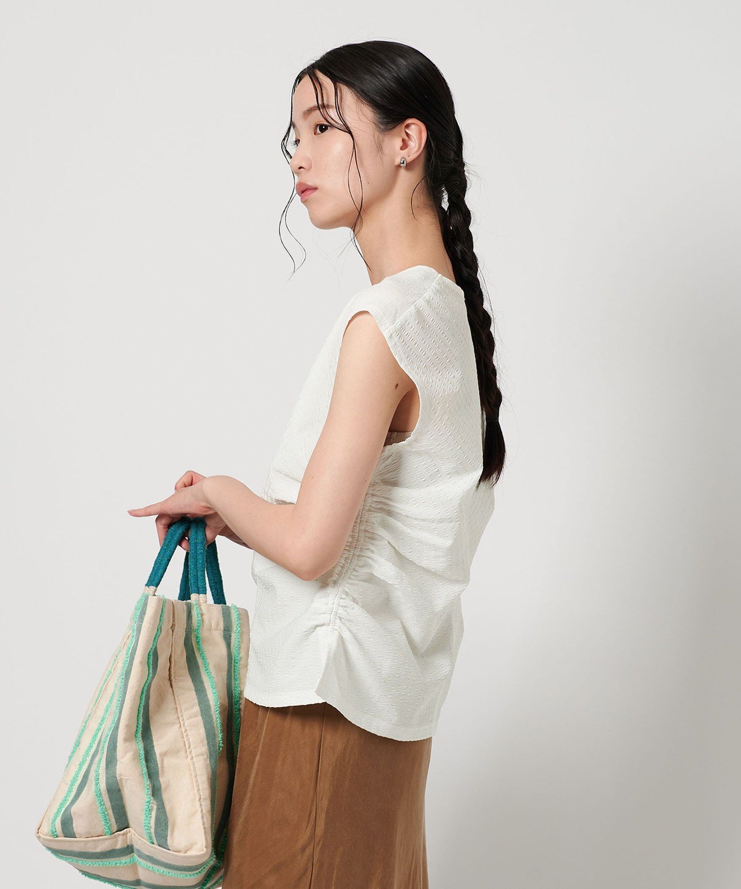 【ユナイテッドアローズ/UNITED ARROWS】のサイドギャザー ノースリーブ プルオーバー -吸水速乾- インテリア・キッズ・メンズ・レディースファッション・服の通販 founy(ファニー) ファッション Fashion レディースファッション Fashion for Women トップス・カットソー Cut & Sew Tops キャミソール&ノースリーブ Camisoles & Sleeveless Tops カジュアルプルオーバー・ニットトップス Pullovers & Knit Tops / Casual Pullovers カットソー Cut and Sewn Top ギャザー Gathered, Ruffled 吸水 Absorbent, Quick-Dry サッカー Seersucker, Summer Fabric サンダル Sandals, Summer Shoes シェイプ Shape, Slim Fit ストライプ Stripe, Striped Pattern ノースリーブ Sleeveless, No-Sleeve ボトム Bottoms, Lower Wear ワイド Wide, Wide Fit アウトレット Outlet / Clearance おすすめ Recommended / Our Picks 夏 Summer エレガント 上品 Elegant WHITE|ID: prp329100004810837 ipo3291000000034919672