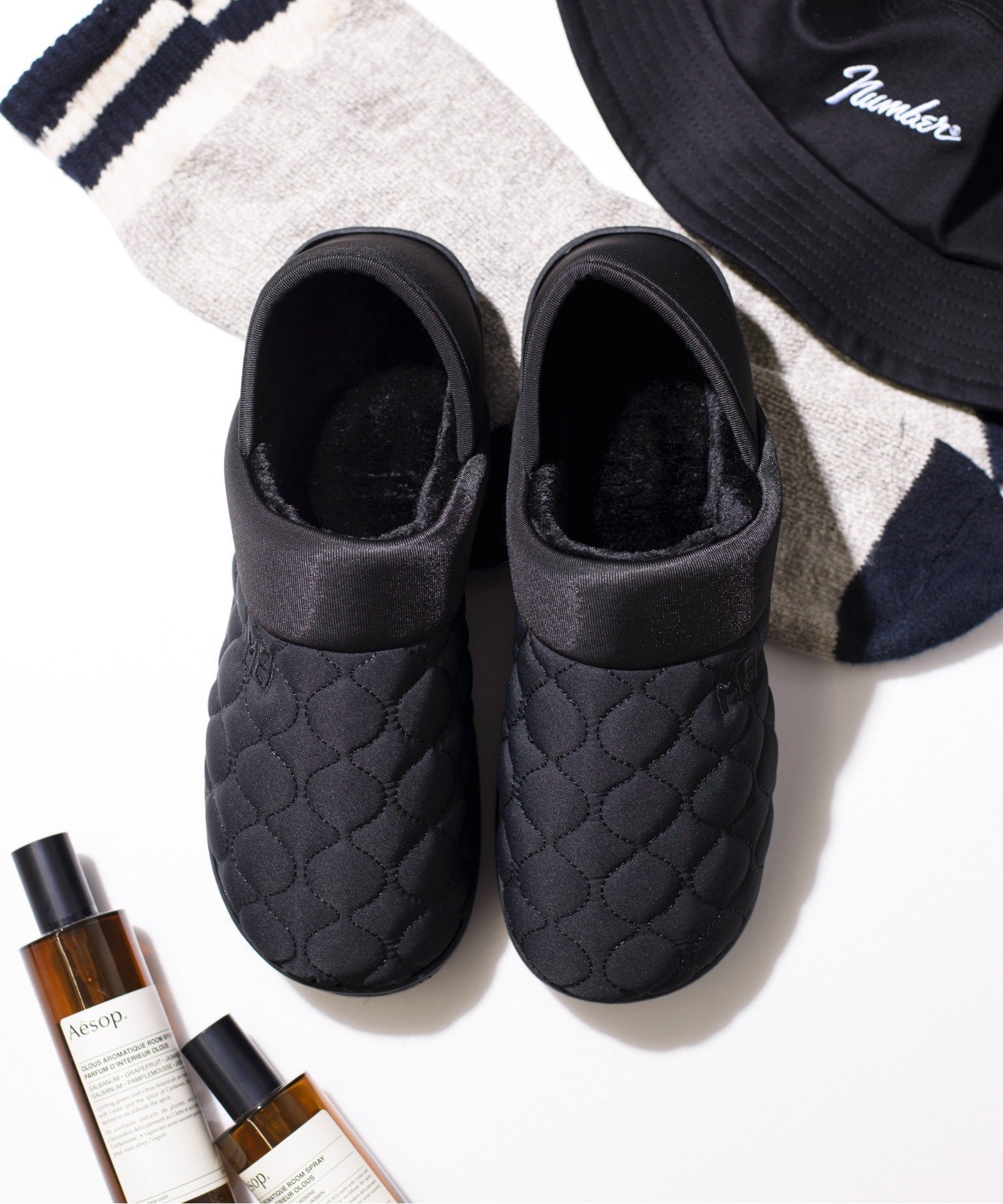 【セットアップセブン/SETUP7】のMEI/ワンマイルルームサンダル/スリッポン/キルティングモックシューズ/防寒サンダル インテリア・キッズ・メンズ・レディースファッション・服の通販 founy(ファニー) ファッション Fashion レディースファッション Fashion for Women アウトドア Outdoor Clothing カリフォルニア California, Cali Style カーディガン Cardigan, Knitwear キルティング Quilted, Quilting サンダル Sandals, Summer Shoes シューズ Shoes, Footwear スポーツ Sports, Activewear スリッポン Slip-On, Loafer デニム Denim, Jeans Material フォルム Silhouette, Form プリント Print, Printed Pattern 防寒 Cold Protection, Winter-Ready リラックス Relax, Relaxed Fit ロング Long, Long-Length BLK|ID: prp329100004810860 ipo3291000000034919905