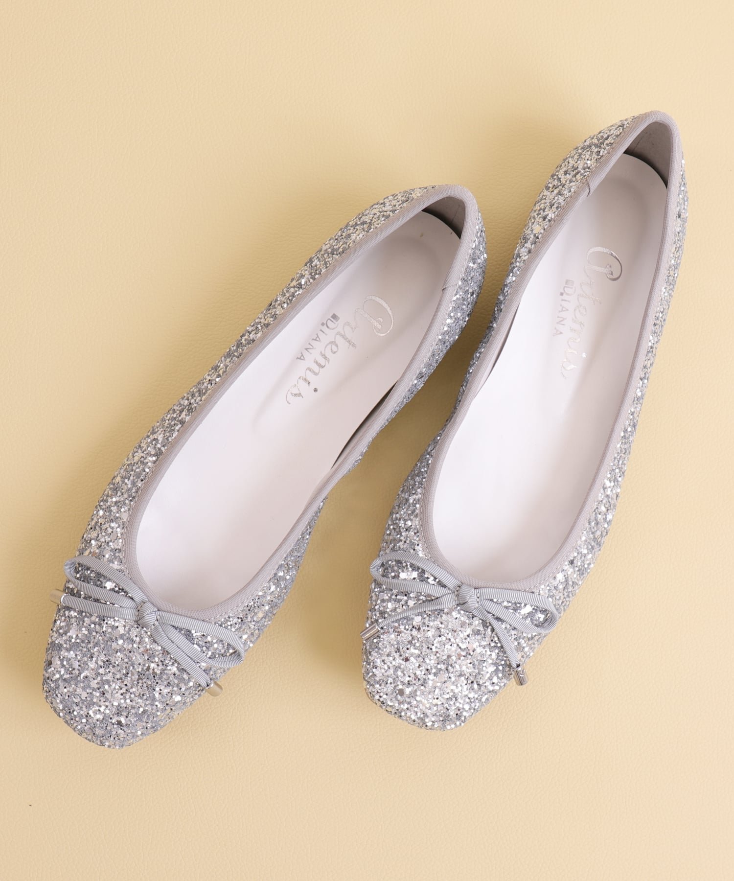 【アルテミス バイ ダイアナ/artemis by DIANA】の【片足100g】超軽量スクエアトゥバレエシューズ インテリア・キッズ・メンズ・レディースファッション・服の通販 founy(ファニー) ファッション Fashion レディースファッション Fashion for Women エナメル Patent Leather クッション Cushion, Throw Pillow グリッター Glitter, Sparkle 軽量 Lightweight, Ultra Light シャーリング Shirring, Ruched シューズ Shoes, Footwear ソックス Socks, Hosiery デニム Denim, Jeans Material バレエ Ballet, Ballet Style フィット Fit, Slim Fit フェミニン Feminine, Girly フレンチ French, French Style リボン Ribbon, Bow 再入荷 Restock / Back in Stock おすすめ Recommended / Our Picks シルバーグリッター|ID: prp329100004810866 ipo3291000000034920005