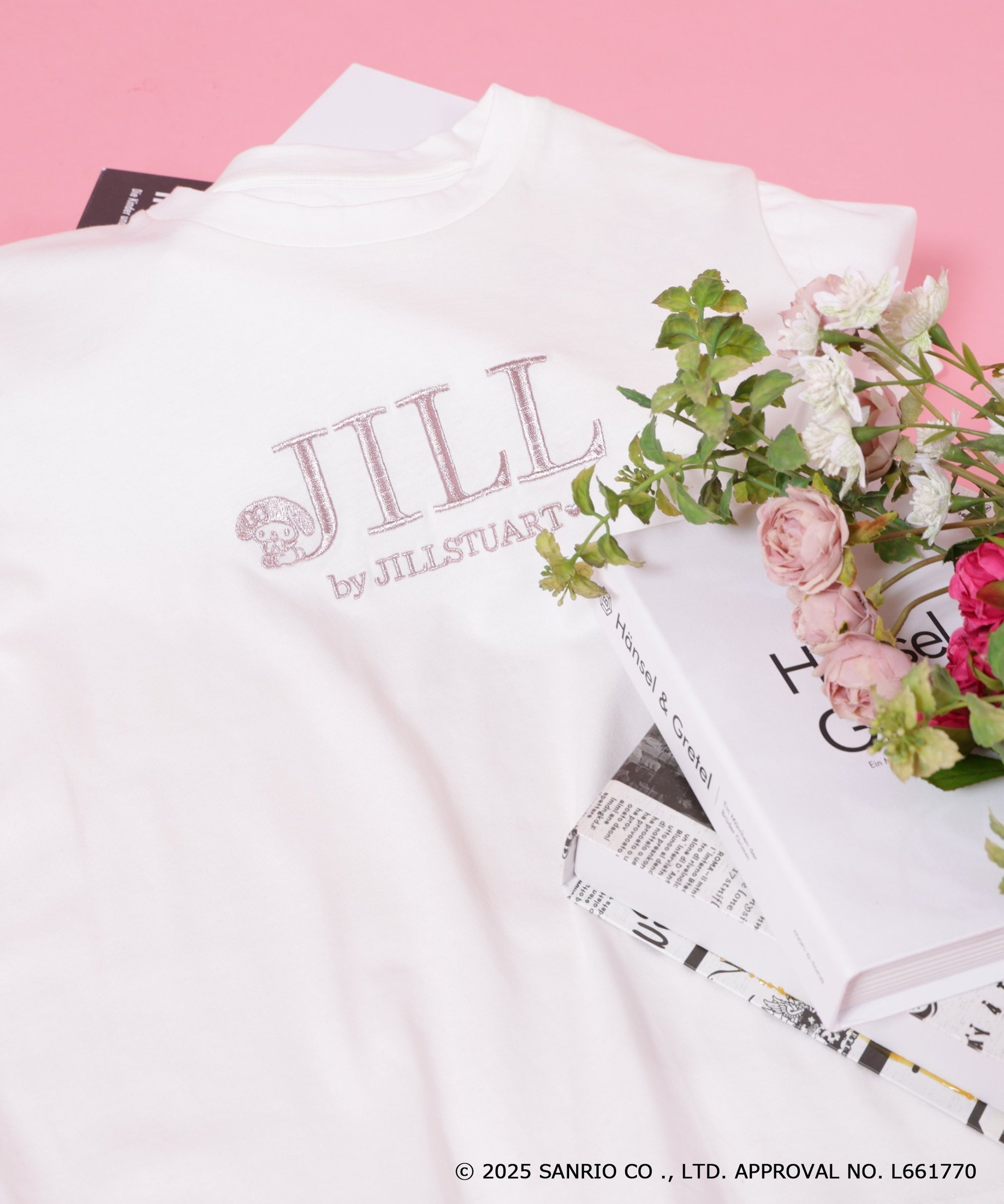 【ジルバイジルスチュアート/JILL by JILLSTUART】のマイメロディ クロミコラボ オーガニックコットン刺繍ロゴTシャツ インテリア・キッズ・メンズ・レディースファッション・服の通販 founy(ファニー) ファッション Fashion レディースファッション Fashion for Women トップス・カットソー Cut & Sew Tops シャツ・ブラウス・オフィスカジュアル Elegant Blouses & Button-Ups ロングTシャツ・Tシャツ Longline T-Shirts & Tees キャラクター Character, Licensed Characters スマート Smart, Elegant ラベンダー Lavender 定番 Standard, Basic Item ホワイト|ID: prp329100004810879 ipo3291000000034920153