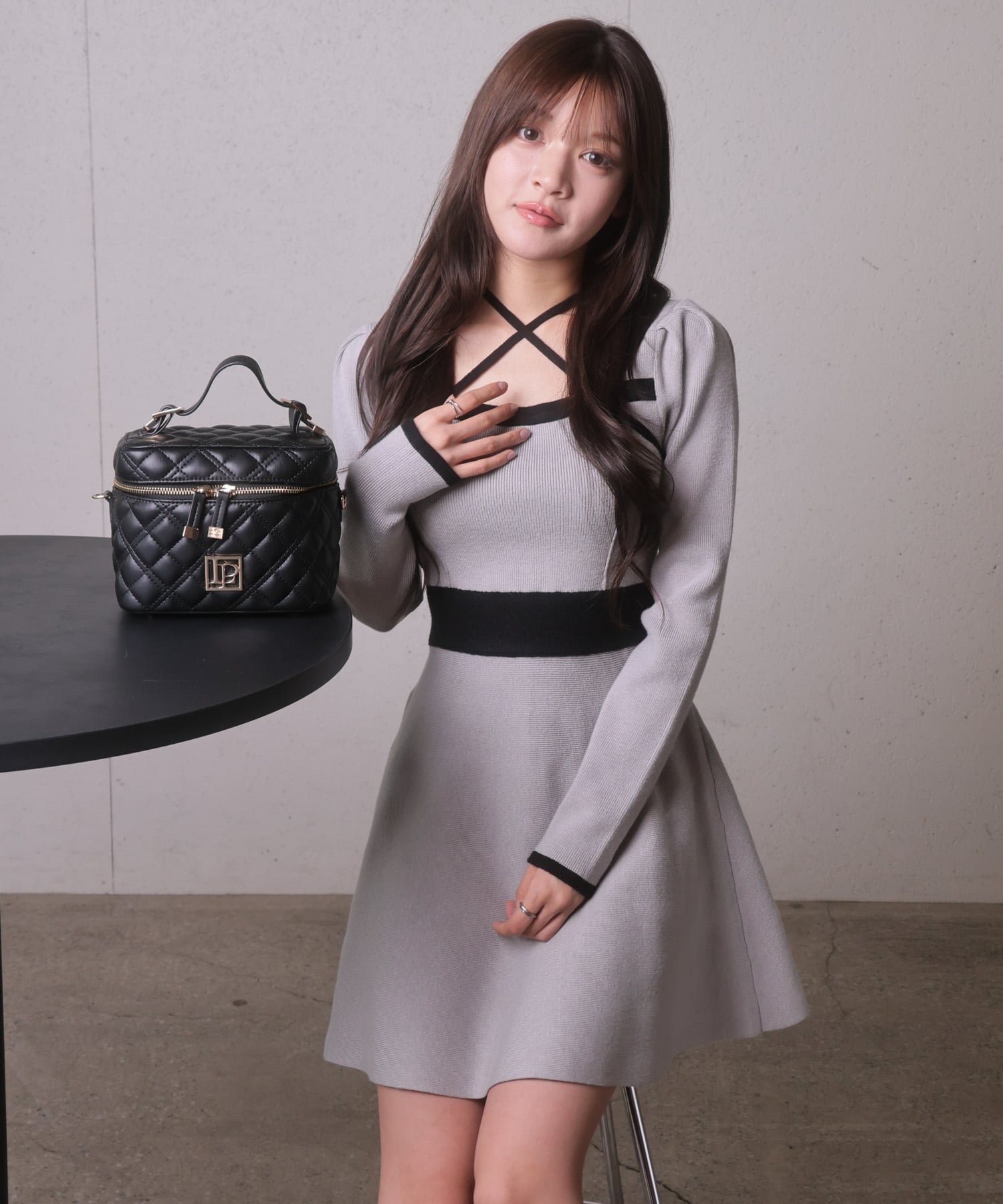 【リップサービス/LIP SERVICE】のLIP SERVICE/バックリボンバイカラーフレアワンピース インテリア・キッズ・メンズ・レディースファッション・服の通販 founy(ファニー) 　ファッション　Fashion　レディースファッション　Fashion for Women　ワンピース　Dresses　ガーリー　Girly, Feminine Style　クラシカル　Classical, Vintage-Inspired　シンプル　Simple, Minimal　スクエア　Square, Square Shape　スリット　Slit, Slit Detail　デコルテ　Décolleté, Neckline　フレア　Flare, Flared　フロント　Front, Front Design　マニッシュ　Mannish, Boyish　ラップ　Wrap, Wrap Design　リボン　Ribbon, Bow　A/W・秋冬　Autumn/Winter　おすすめ　Recommended / Our Picks　グレー|ID: prp329100004811234 ipo3291000000034923062