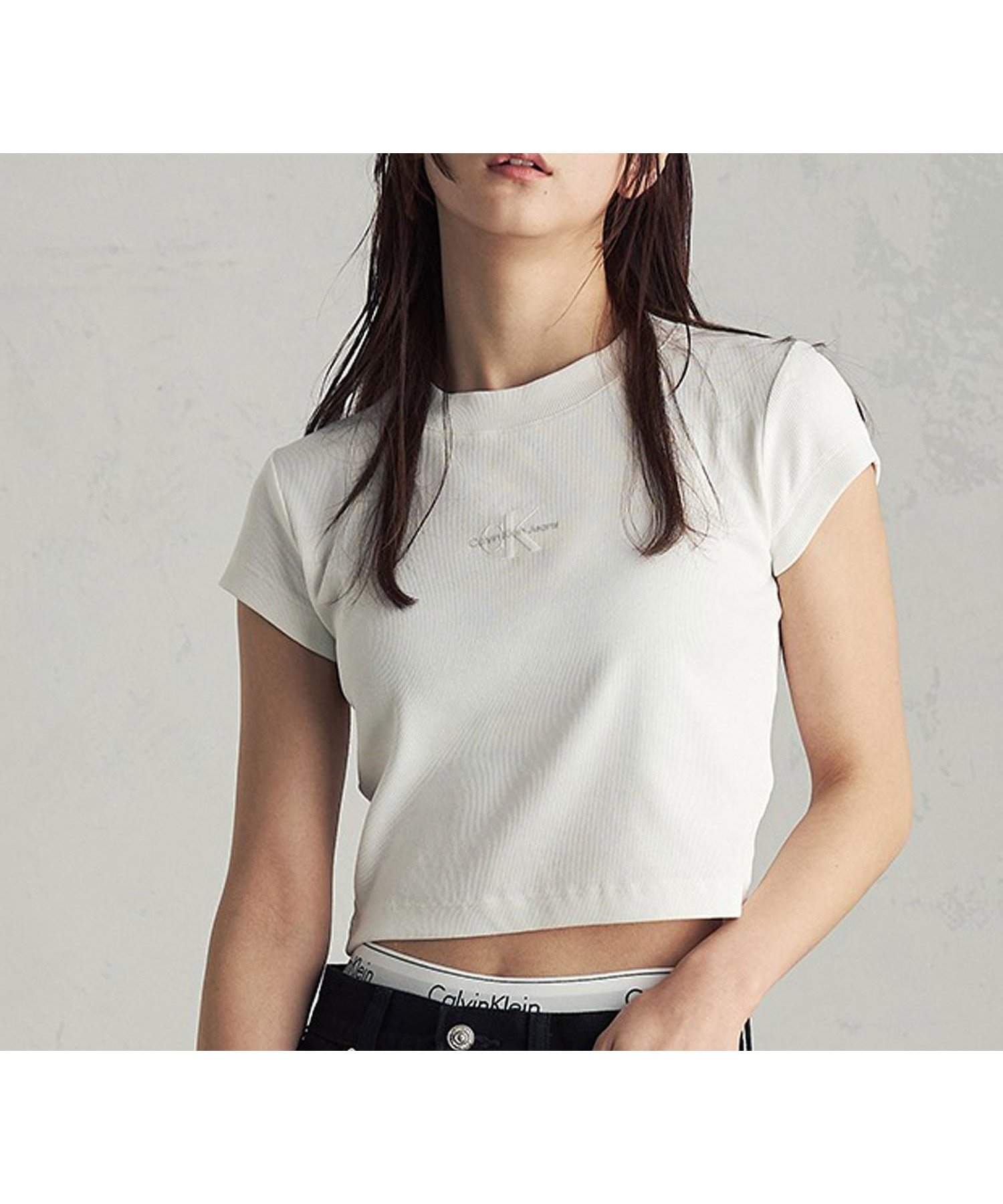 【カルバンクライン/Calvin Klein】の【公式ショップ】 カルバンクライン モノグラム ベイビーTシャツ Calvin Klein Jeans 47AB802 インテリア・キッズ・メンズ・レディースファッション・服の通販 founy(ファニー) 　ファッション　Fashion　レディースファッション　Fashion for Women　トップス・カットソー　Cut & Sew Tops　シャツ・ブラウス・オフィスカジュアル　Elegant Blouses & Button-Ups　ロングTシャツ・Tシャツ　Longline T-Shirts & Tees　エンブロイダリー　Embroidery Design　フィット　Fit, Slim Fit　Brilliant White|ID: prp329100004811248 ipo3291000000034923318