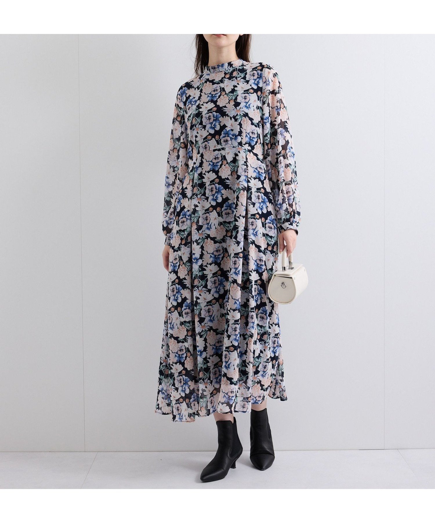 【クイーンズ コート/QUEENS COURT】のフラワーシアーワンピース≪洗濯機で洗える≫ インテリア・キッズ・メンズ・レディースファッション・服の通販 founy(ファニー) 　ファッション　Fashion　レディースファッション　Fashion for Women　ワンピース　Dresses　オレンジ　Orange　春　Spring　洗える　Machine Washable　ダウン　Down, Puffer　ドレス　Dress, One-Piece　長袖　Long Sleeve, Full Sleeve　ハイネック　High Neck, Mock Neck　パープル　Purple, Violet　フェミニン　Feminine, Girly　フラワー　Flower, Floral　ポケット　Pocket, Pocket Detail　S/S・春夏　SS, Spring/Summer, Warm Season　おすすめ　Recommended / Our Picks　夏　Summer　ビジネス 仕事 通勤　Business / Work / Commuting　2025年　2025　2025春夏・S/S　Spring/Summer 2025 SS25　ネイビー|ID: prp329100004811269 ipo3291000000034923567