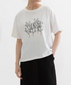 【プードゥドゥ/POU DOU DOU】のClocheフォレストプリントTシャツ 人気、トレンドファッション・服の通販 founy(ファニー) ファッション Fashion レディースファッション Fashion for Women トップス・カットソー Cut & Sew Tops シャツ・ブラウス・オフィスカジュアル Elegant Blouses & Button-Ups ロングTシャツ・Tシャツ Longline T-Shirts & Tees ヴィンテージ Vintage Style シンプル Simple, Minimal スマート Smart, Elegant バランス Balance, Style Balance フォルム Silhouette, Form プリント Print, Printed Pattern ミリタリー Military, Army Style モチーフ Motif, Design Theme リラックス Relax, Relaxed Fit ワンポイント One Point, Statement Accent thumbnail オフホワイト|ID: prp329100004811285 ipo3291000000034923695