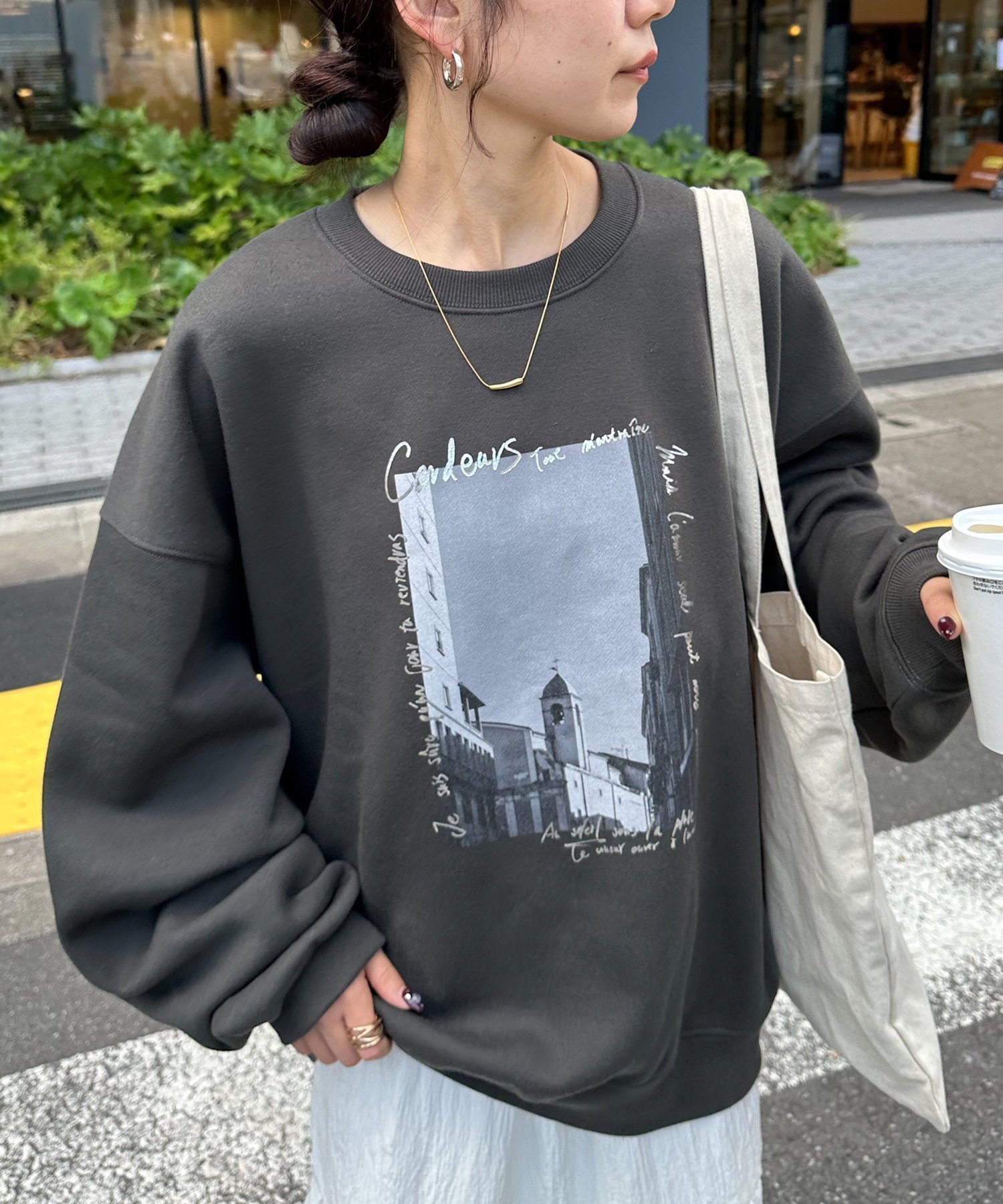 【ディスコート/Discoat】の【ユニセックス/WEB限定】アソートフォトスウェット インテリア・キッズ・メンズ・レディースファッション・服の通販 founy(ファニー) 　ファッション　Fashion　レディースファッション　Fashion for Women　トップス・カットソー　Cut & Sew Tops　レディースパーカー・カジュアルフーディー　Casual Hoodies & Sweatshirts　スウェット・クルーネックトップス　Sweatshirts & Crewnecks / Relaxed Fit Sweat Tops　おすすめ　Recommended / Our Picks　スウェット / スエット　Sweatshirt, Sweatwear　フロント　Front, Front Design　プリント　Print, Printed Pattern　冬　Winter / This Winter　チャコールグレー|ID: prp329100004811288 ipo3291000000034923719