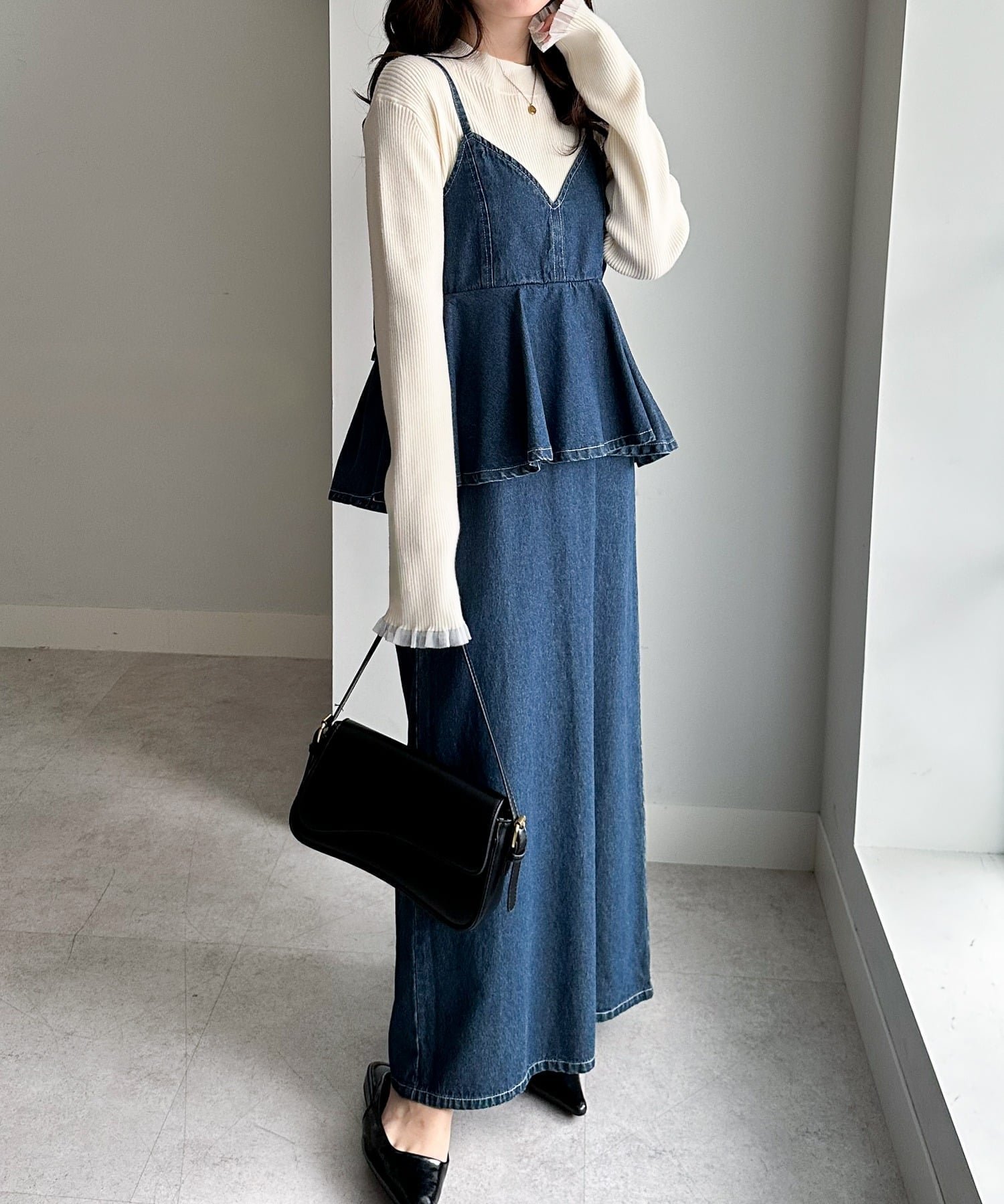 【ラナン/Ranan】のRanan/デニムペプラムキャミワンピース インテリア・キッズ・メンズ・レディースファッション・服の通販 founy(ファニー) 　ファッション　Fashion　レディースファッション　Fashion for Women　ワンピース　Dresses　キャミソールワンピース　Camisole Dresses　カットソー　Cut and Sewn Top　切替　Switching, Contrast Panel　サンダル　Sandals, Summer Shoes　ショート　Short, Short Length　シンプル　Simple, Minimal　スニーカー　Sneakers, Trainers　スリット　Slit, Slit Detail　セットアップ　Set-Up, Coordinated Outfit　デニム　Denim, Jeans Material　トレンド　Trend, Trending Now　ペプラム　Peplum, Flared Hem　ポケット　Pocket, Pocket Detail　ロング　Long, Long-Length　A/W・秋冬　Autumn/Winter　S/S・春夏　SS, Spring/Summer, Warm Season　おすすめ　Recommended / Our Picks　夏　Summer　NE|ID: prp329100004811323 ipo3291000000035591985