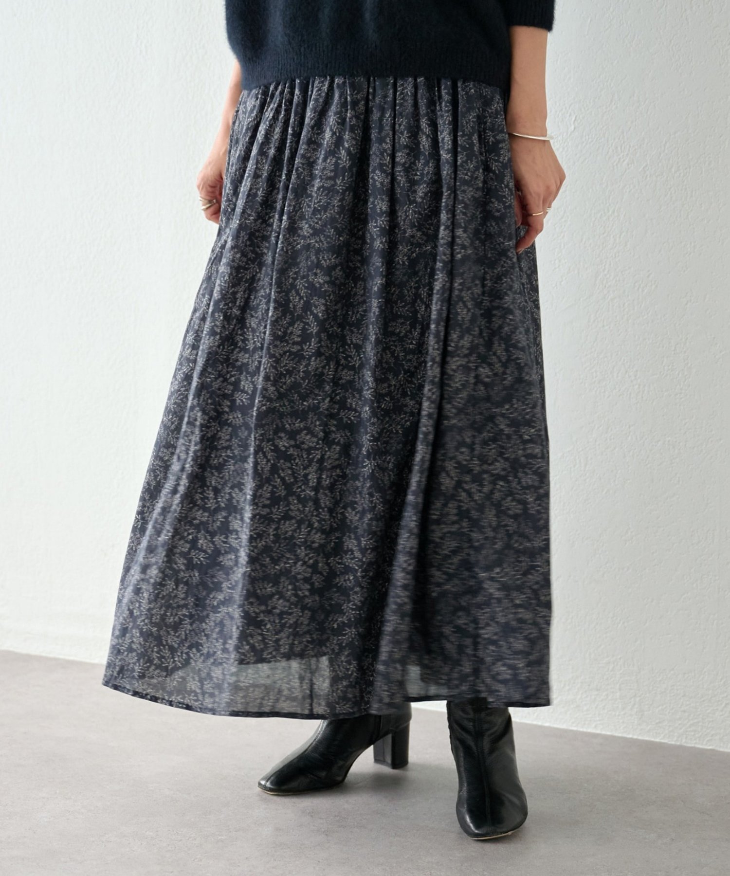 【ビアズリー/BEARDSLEY】のリーフプリントスカート インテリア・キッズ・メンズ・レディースファッション・服の通販 founy(ファニー) 　ファッション　Fashion　レディースファッション　Fashion for Women　スカート　Skirts　インド　Indian Textile　ギャザー　Gathered, Ruffled　プリント　Print, Printed Pattern　ポケット　Pocket, Pocket Detail　リーフ　Leaf, Botanical Leaf　ロング　Long, Long-Length　再入荷　Restock / Back in Stock　エレガント 上品　Elegant　ブラック|ID: prp329100004811567 ipo3291000000034926824