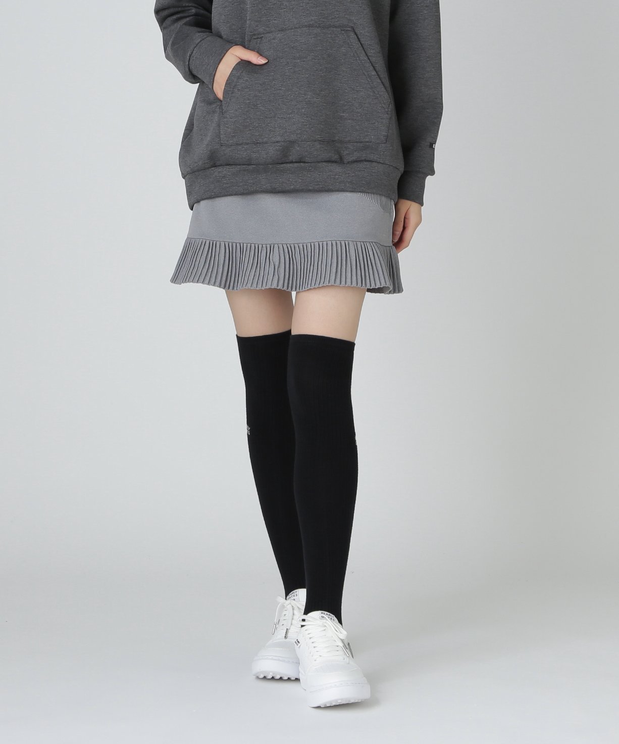 【パーリーゲイツ/PEARLY GATES】のポリエステルヤーンmmニットスカート インテリア・キッズ・メンズ・レディースファッション・服の通販 founy(ファニー) 　ファッション　Fashion　レディースファッション　Fashion for Women　スカート　Skirts　コイン　Coin, Coin Design　ゴルフ　Golf　パッチ　Patch, Appliqué　プリーツ　Pleats, Pleated　ポケット　Pocket, Pocket Detail　ラウンド　Round, Round Neck　エレガント 上品　Elegant　切替　Switching, Contrast Panel　グレー|ID: prp329100004811574 ipo3291000000034926907