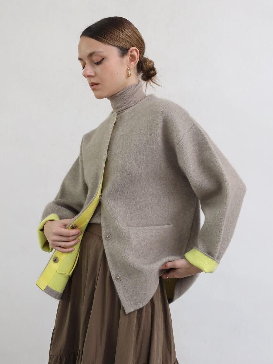 【ラシュッド/LASUD】のバイカラーラクーンニットカーディガン インテリア・キッズ・メンズ・レディースファッション・服の通販 founy(ファニー) 　ファッション　Fashion　レディースファッション　Fashion for Women　トップス・カットソー　Cut & Sew Tops　ニット　Knit Tops & Sweaters　カーディガン・羽織り　Layered Style Cardigans　今季　This Season, Current Season　ダブル　Double, Double-Breasted　人気　Popular, Best Seller　フェイス　Face, Facial Design　フォルム　Silhouette, Form　エレガント 上品　Elegant　杢ベージュ|ID: prp329100004811618 ipo3291000000034927362