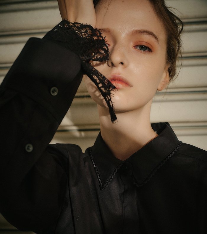 【ルシェル ブルー/LE CIEL BLEU】のボイルシャツデタッチャブルレースカフス / Voile Shirt w/Detachable Lace Cuffs インテリア・キッズ・メンズ・レディースファッション・服の通販 founy(ファニー) https://founy.com/ ファッション Fashion レディースファッション Fashion for Women トップス・カットソー Cut & Sew Tops シャツ・ブラウス・オフィスカジュアル Elegant Blouses & Button-Ups カフス Cuff Design デニム Denim, Jeans Material トリミング Trimming, Decorative Edge ハンカチ Handkerchief, Hanky フィット Fit, Slim Fit レース Lace, Lace Fabric ヴィンテージ Vintage Style |ID: prp329100004811625 ipo3291000000034927489