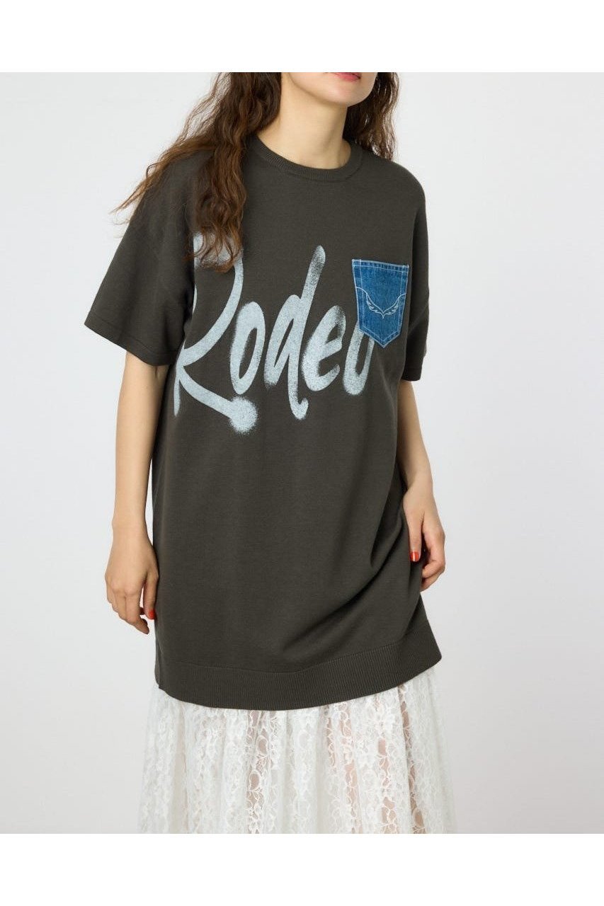 【ロデオクラウンズワイドボウル/RODEO CROWNS WIDE BOWL】のスプレーロゴニットワンピース インテリア・キッズ・メンズ・レディースファッション・服の通販 founy(ファニー) 　ファッション　Fashion　レディースファッション　Fashion for Women　ワンピース　Dresses　ニットワンピース　Knit Dresses　おすすめ　Recommended / Our Picks　ソックス　Socks, Hosiery　デニム　Denim, Jeans Material　ポケット　Pocket, Pocket Detail　リラックス　Relax, Relaxed Fit　無地　Plain, Solid Color　C.GRY|ID: prp329100004811752 ipo3291000000034928850