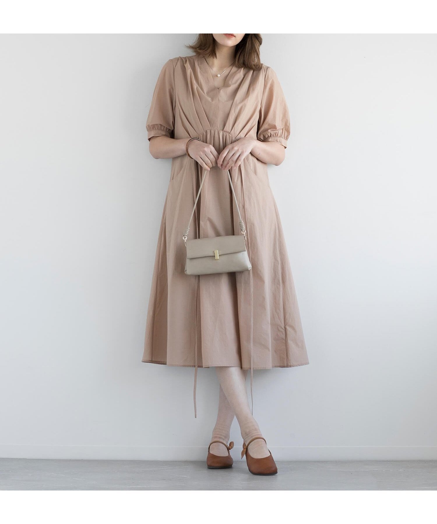 【ディケイドクラシック/DECADE CLASSIC】の【DECADE CLASSIC】ギャザーワンピース インテリア・キッズ・メンズ・レディースファッション・服の通販 founy(ファニー) 　ファッション　Fashion　レディースファッション　Fashion for Women　ワンピース　Dresses　アクセサリー　Fashion Accessories　ギャザー　Gathered, Ruffled　クラシック　Classic, Timeless Style　サンダル　Sandals, Summer Shoes　シンプル　Simple, Minimal　ハイヒール　High Heels, Heeled Shoes　ビーチ　Beach, Seaside　リゾート　Resort, Vacation Style　リボン　Ribbon, Bow　夏　Summer　春　Spring　S/S・春夏　SS, Spring/Summer, Warm Season　ベージュ|ID: prp329100004811802 ipo3291000000034929356