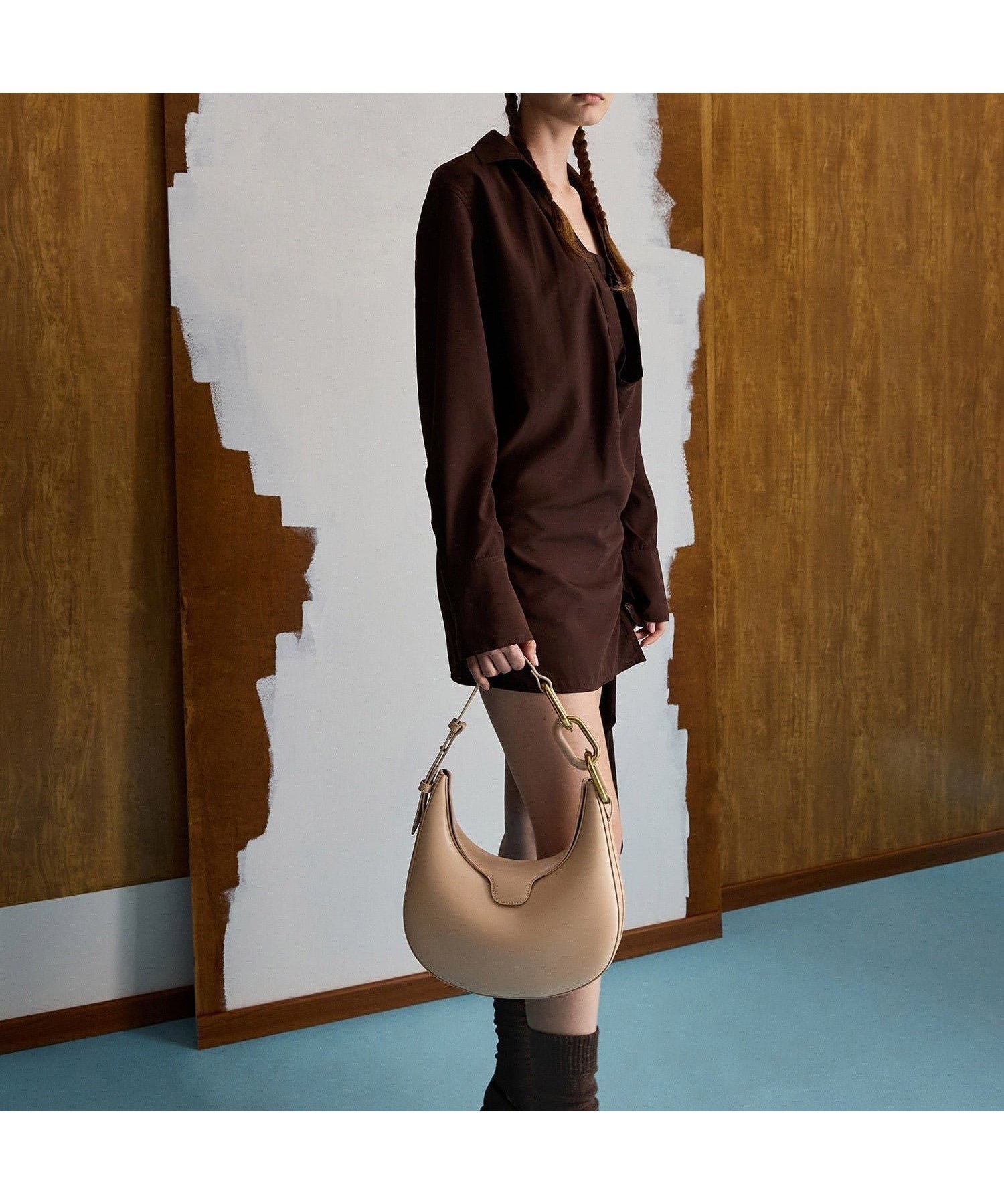 【チャールズ アンド キース/CHARLES & KEITH】のKora コラ メタリックアクセントムーンバッグ インテリア・キッズ・メンズ・レディースファッション・服の通販 founy(ファニー) 　ファッション　Fashion　レディースファッション　Fashion for Women　バッグ　Bags　チェーン　Chain, Chain Strap　フォルム　Silhouette, Form　ラップ　Wrap, Wrap Design　リュクス　Luxury, Elegant, High-End, Chic　Beige|ID: prp329100004812044 ipo3291000000034932055