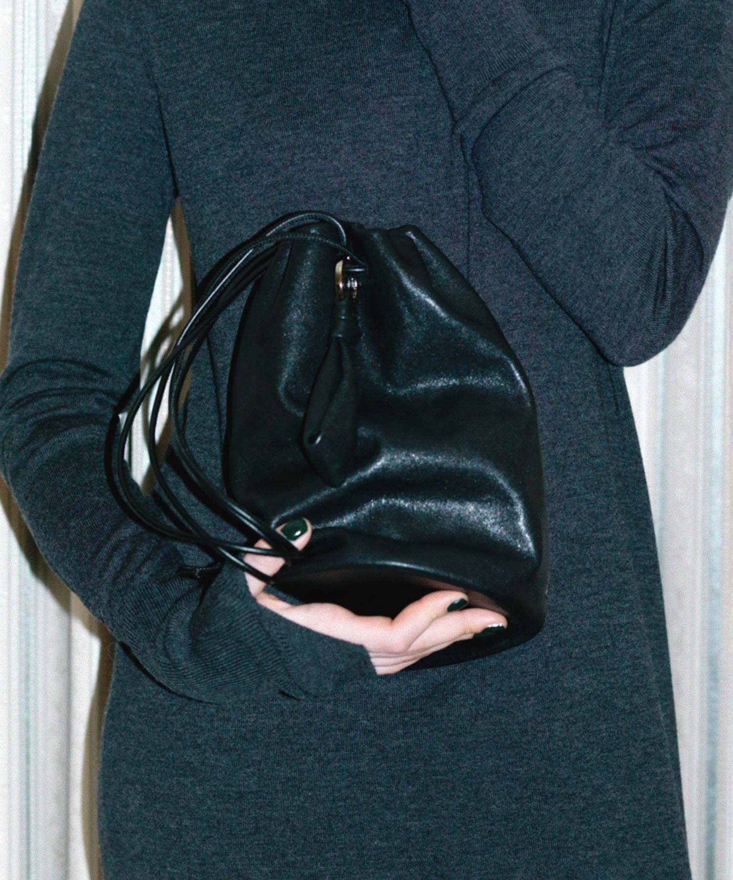 【アダム エ ロペ/ADAM ET ROPE'】の【PFT】Drawstring Bag インテリア・キッズ・メンズ・レディースファッション・服の通販 founy(ファニー) 　ファッション　Fashion　レディースファッション　Fashion for Women　バッグ　Bags　傘　Umbrella, Parasol　ショルダー　Shoulder, Shoulder Strap　シンプル　Simple, Minimal　財布　Wallet, Purse　フォルム　Silhouette, Form　ポケット　Pocket, Pocket Detail　エレガント 上品　Elegant　ブラック(01)|ID: prp329100004812093 ipo3291000000034932539