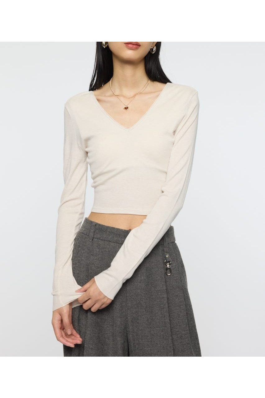 【マウジー/moussy】のDEEP V CUP ロングスリーブTEE インテリア・キッズ・メンズ・レディースファッション・服の通販 founy(ファニー) 　ファッション　Fashion　レディースファッション　Fashion for Women　インナー　Innerwear　カットソー　Cut and Sewn Top　カーディガン　Cardigan, Knitwear　スラックス　Slacks, Dress Pants　スリーブ　Sleeve, Long Sleeve / Short Sleeve　デコルテ　Décolleté, Neckline　デニム　Denim, Jeans Material　人気　Popular, Best Seller　フィット　Fit, Slim Fit　リラックス　Relax, Relaxed Fit　レース　Lace, Lace Fabric　ロング　Long, Long-Length　再入荷　Restock / Back in Stock　おすすめ　Recommended / Our Picks　WHT|ID: prp329100004812224 ipo3291000000034933772