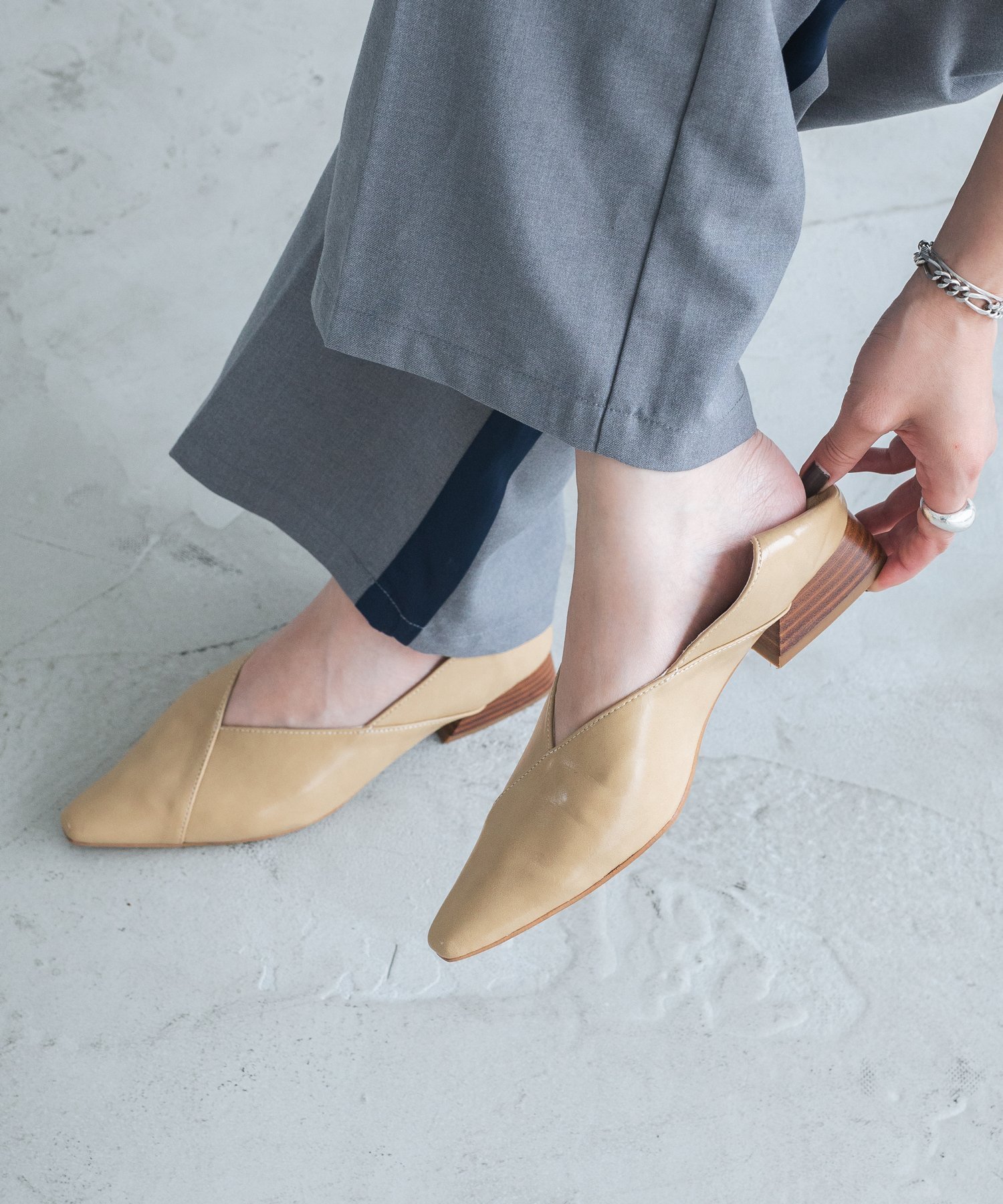 【イーボル/EVOL】のVカットポインテッドスタックヒールパンプス インテリア・キッズ・メンズ・レディースファッション・服の通販 founy(ファニー) 　ファッション　Fashion　レディースファッション　Fashion for Women　ストッキング　Stockings, Sheer Tights　フィット　Fit, Slim Fit　フォーマル　Formal, Dressy　フラット　Flat, Flat Shoes　ビジネス 仕事 通勤　Business / Work / Commuting　結婚式　Wedding　BGE|ID: prp329100004812280 ipo3291000000034934180