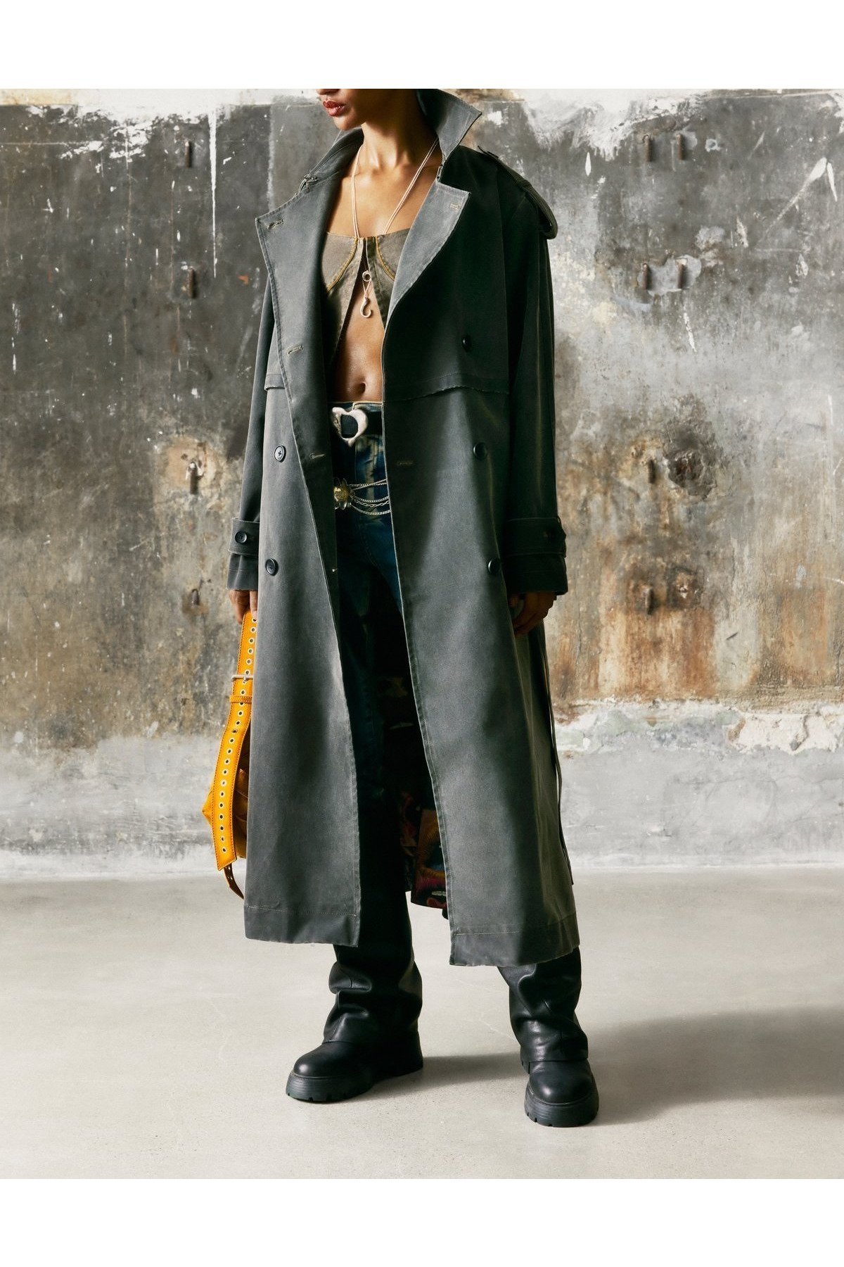 【デシグアル/Desigual】のレザールックのトレンチコート 人気、トレンドファッション・服の通販 founy(ファニー) 　ファッション　Fashion　レディースファッション　Fashion for Women　アウター　Coat / Outerwear Collection　コート・ロングコート・ピーコート　Long Coats, Peacoats & More　トレンチコート / 春秋の定番アウター　Trench Coats　カフス　Cuff Design　カラフル　Colorful Design　シューズ　Shoes, Footwear　デニム　Denim, Jeans Material　長袖　Long Sleeve, Full Sleeve　パターン　Pattern, Design Print　パッチワーク　Patchwork, Mixed Fabric　フロント　Front, Front Design　プリント　Print, Printed Pattern　メンズ　Men's, Menswear　 other-1|ID: prp329100004812416 ipo3291000000034935178