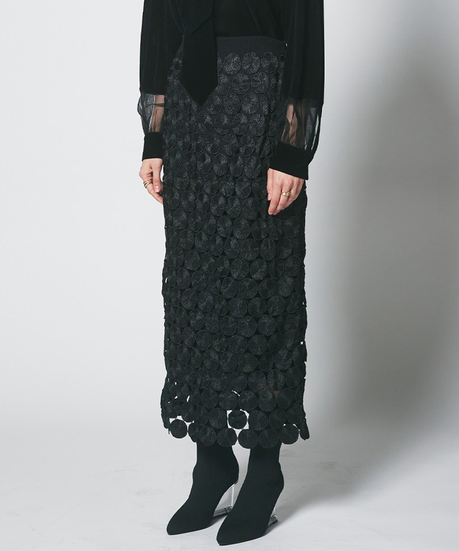 【アウラアイラ/AULA AILA】のRound Pattern Lace Skirt インテリア・キッズ・メンズ・レディースファッション・服の通販 founy(ファニー) 　ファッション　Fashion　レディースファッション　Fashion for Women　スカート　Skirts　スリット　Slit, Slit Detail　ドット　Polka Dot, Dot Pattern　フィット　Fit, Slim Fit　ペンシル　Pencil, Pencil Skirt　レース　Lace, Lace Fabric　ロング　Long, Long-Length　エレガント 上品　Elegant　Black|ID: prp329100004812466 ipo3291000000034935665
