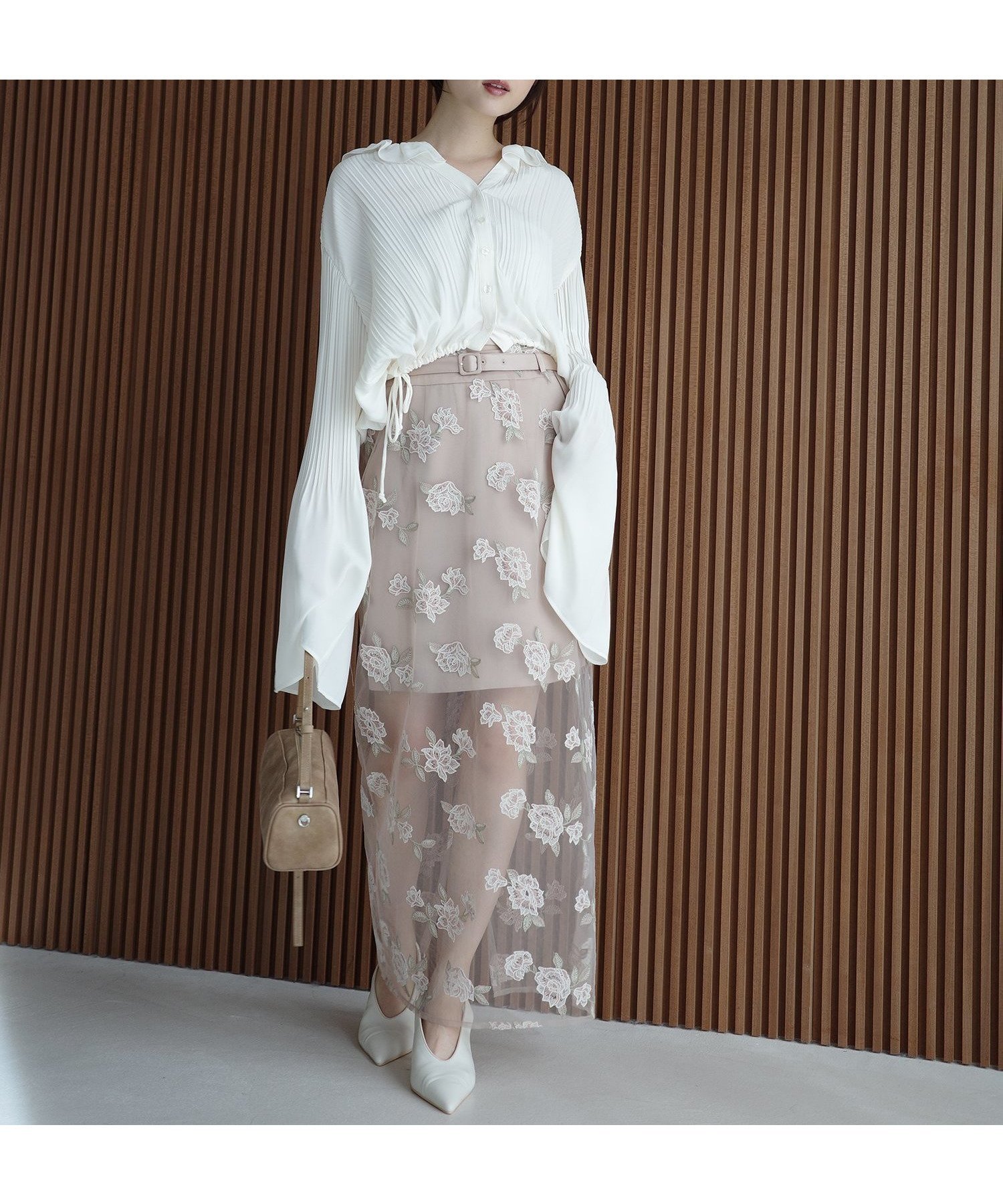 【エイミーイストワール/eimy istoire】のチュールレースフラワーモチーフタイトスカート インテリア・キッズ・メンズ・レディースファッション・服の通販 founy(ファニー) 　ファッション　Fashion　レディースファッション　Fashion for Women　スカート　Skirts　シアー　Sheer, See-Through　シンプル　Simple, Minimal　チュール　Tulip, Tulip Motif　フラワー　Flower, Floral　ロング　Long, Long-Length　再入荷　Restock / Back in Stock　エレガント 上品　Elegant　PINK BEIGE|ID: prp329100004812512 ipo3291000000034936070