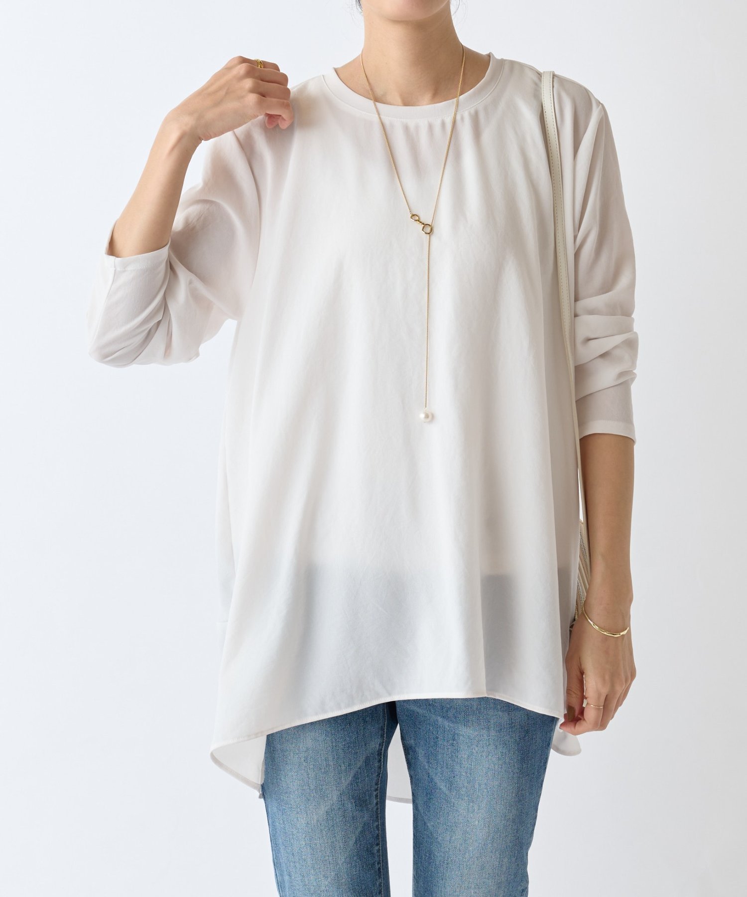 【ビアズリー/BEARDSLEY】の後ろドレープTブラウス 人気、トレンドファッション・服の通販 founy(ファニー) 　ファッション　Fashion　レディースファッション　Fashion for Women　トップス・カットソー　Cut & Sew Tops　シャツ・ブラウス・オフィスカジュアル　Elegant Blouses & Button-Ups　インナー　Innerwear　春　Spring　カフス　Cuff Design　カーディガン　Cardigan, Knitwear　ショート　Short, Short Length　ジャケット　Jacket, Outerwear　ジョーゼット　Georgette, Semi-Sheer Fabric　スウェット / スエット　Sweatshirt, Sweatwear　ストレッチ　Stretch, Stretchy Fabric　ドレープ　Drape, Draping Fabric　フリル　Frill, Ruffle　ベスト　Vest, Waistcoat　S/S・春夏　SS, Spring/Summer, Warm Season　再入荷　Restock / Back in Stock　おすすめ　Recommended / Our Picks　夏　Summer　 other-1|ID: prp329100004812634 ipo3291000000034937259