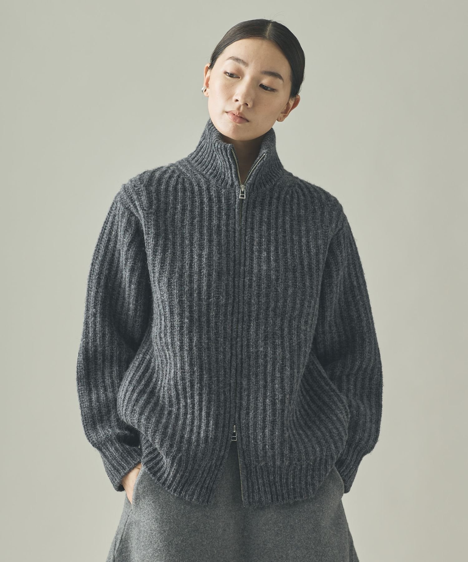 【カレンソロジー/Curensology】の【WEB限定】アゼアミニットブルゾン インテリア・キッズ・メンズ・レディースファッション・服の通販 founy(ファニー) 　ファッション　Fashion　レディースファッション　Fashion for Women　アウター　Coat / Outerwear Collection　ブルゾンジャケット・スポーティアウター　Blouson Jackets　トップス・カットソー　Cut & Sew Tops　ニット　Knit Tops & Sweaters　インナー　Innerwear　エレガント 上品　Elegant　畦　Ribbed Knit　タートル　Turtleneck, Turtle Collar　バランス　Balance, Style Balance　ブルゾン　Blouson, Bomber Jacket　ポケット　Pocket, Pocket Detail　おすすめ　Recommended / Our Picks　グレー|ID: prp329100004812635 ipo3291000000034937265