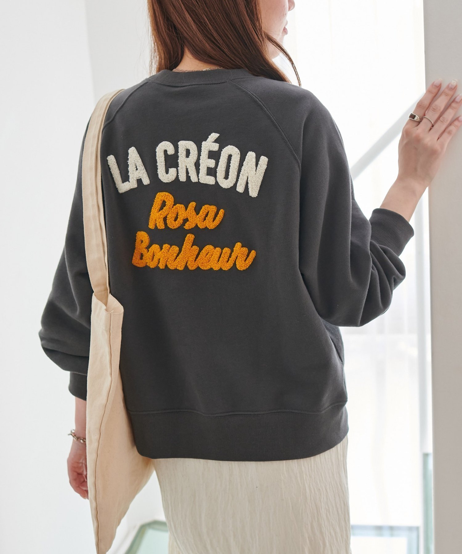 【ディスコート/Discoat】の【WEB限定】サガラバックロゴスウェット インテリア・キッズ・メンズ・レディースファッション・服の通販 founy(ファニー) 　ファッション　Fashion　レディースファッション　Fashion for Women　トップス・カットソー　Cut & Sew Tops　レディースパーカー・カジュアルフーディー　Casual Hoodies & Sweatshirts　スウェット・クルーネックトップス　Sweatshirts & Crewnecks / Relaxed Fit Sweat Tops　バッグ　Bags　おすすめ　Recommended / Our Picks　インナー　Innerwear　コンパクト　Compact, Small Size　スウェット / スエット　Sweatshirt, Sweatwear　プリント　Print, Printed Pattern　ロング　Long, Long-Length　チャコールグレー|ID: prp329100004812718 ipo3291000000034938125