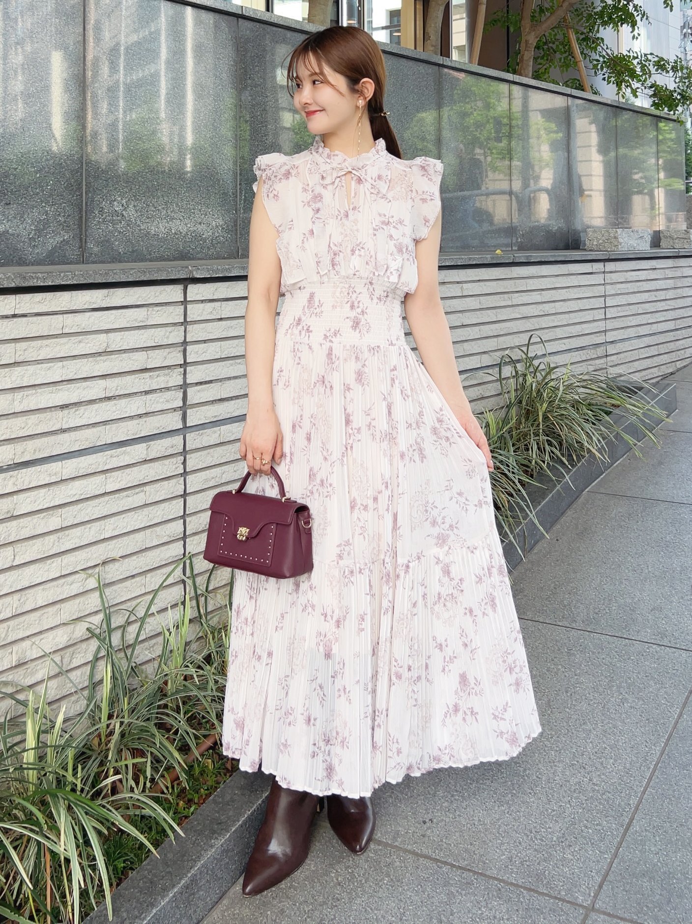 【スナイデル/SNIDEL】の【00サイズあり】プリントプリーツシャーリングワンピース インテリア・キッズ・メンズ・レディースファッション・服の通販 founy(ファニー) 　ファッション　Fashion　レディースファッション　Fashion for Women　ワンピース　Dresses　インナー　Innerwear　ウェーブ　Wavy Pattern　エレガント 上品　Elegant　キャミワンピース　Cami Dress, Slip Dress　ギャザー　Gathered, Ruffled　今季　This Season, Current Season　シャーリング　Shirring, Ruched　スタンド　Stand Collar, Upright Stand　ストレート　Straight, Straight Cut　トレンド　Trend, Trending Now　バランス　Balance, Style Balance　フィット　Fit, Slim Fit　フェミニン　Feminine, Girly　フラワー　Flower, Floral　フリル　Frill, Ruffle　プリント　Print, Printed Pattern　プリーツ　Pleats, Pleated　楽ちん　Easy Fit, Comfortable　おすすめ　Recommended / Our Picks　PBEG[036]|ID: prp329100004812778 ipo3291000000034938728