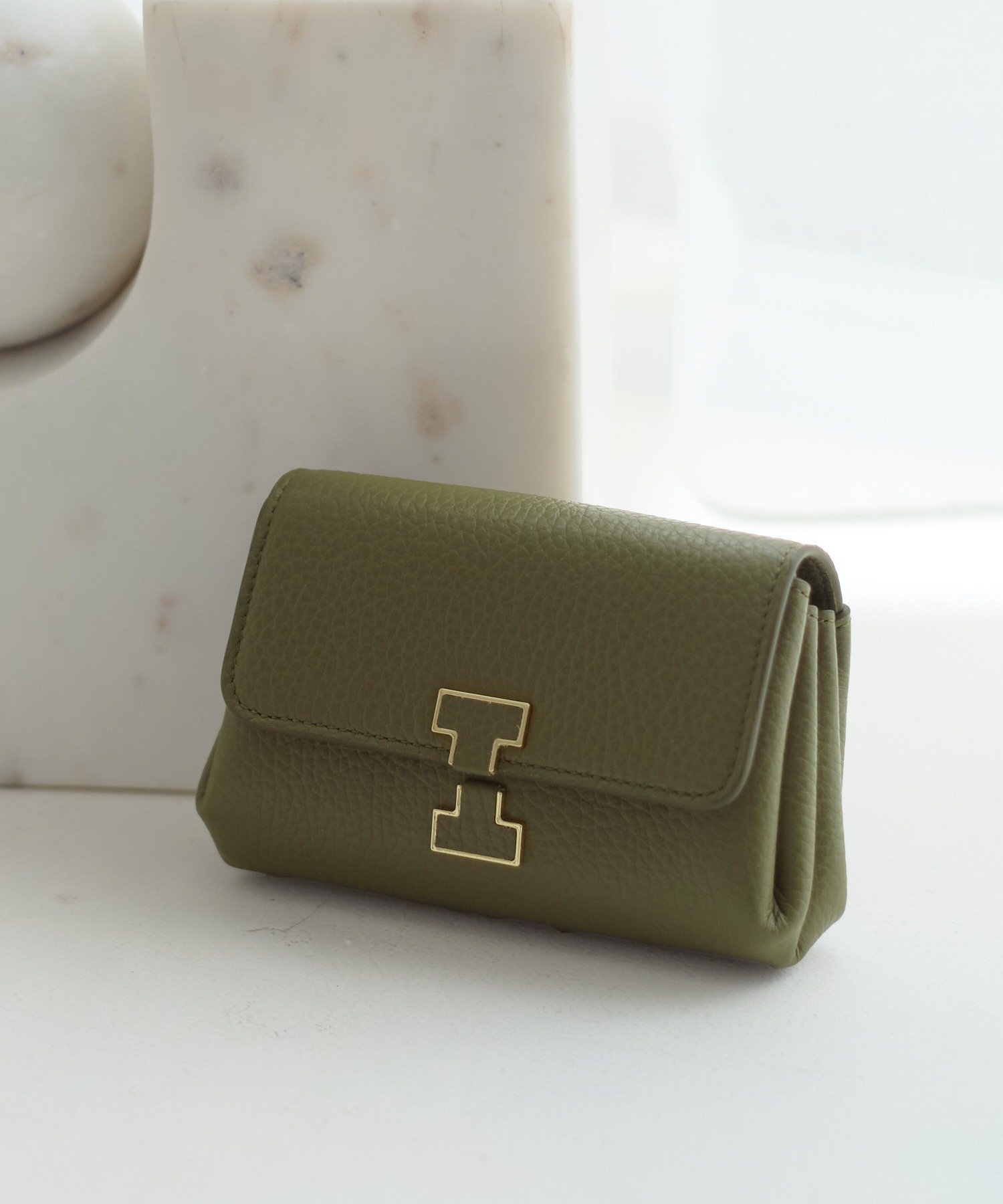 【イアクッチ/IACUCCI】のアバ ウォレット CERVO インテリア・キッズ・メンズ・レディースファッション・服の通販 founy(ファニー) 　ファッション　Fashion　レディースファッション　Fashion for Women　アクセサリー　Fashion Accessories　イエロー　Yellow　ウォレット　Wallet　春　Spring　コイン　Coin, Coin Design　コレクション　Collection, Seasonal Line　シルバー　Silver, Metallic Silver　財布　Wallet, Purse　トレンド　Trend, Trending Now　人気　Popular, Best Seller　パープル　Purple, Violet　フォルム　Silhouette, Form　ポケット　Pocket, Pocket Detail　メタル　Metal, Metal Parts　リップ　Lip, Lip Motif　A/W・秋冬　Autumn/Winter　S/S・春夏　SS, Spring/Summer, Warm Season　おすすめ　Recommended / Our Picks　夏　Summer　ギフト プレゼント　Gift / Present　2025年　2025　2025-2026秋冬・A/W　Autumn/Winter 2025–26 AW25–26　ダークグリーン|ID: prp329100004812962 ipo3291000000034943331