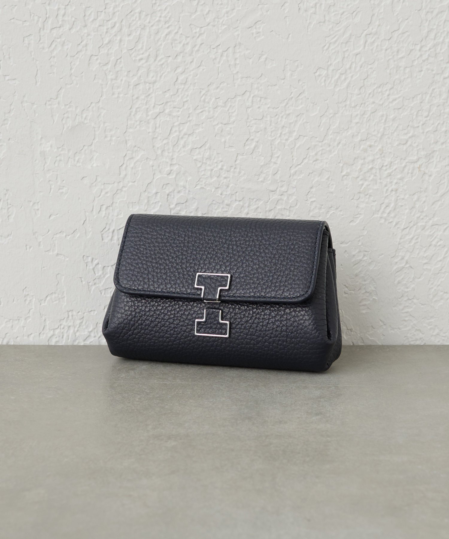 【イアクッチ/IACUCCI】のアバ ウォレット CERVO インテリア・キッズ・メンズ・レディースファッション・服の通販 founy(ファニー) 　ファッション　Fashion　レディースファッション　Fashion for Women　アクセサリー　Fashion Accessories　イエロー　Yellow　ウォレット　Wallet　春　Spring　コイン　Coin, Coin Design　コレクション　Collection, Seasonal Line　シルバー　Silver, Metallic Silver　財布　Wallet, Purse　トレンド　Trend, Trending Now　人気　Popular, Best Seller　パープル　Purple, Violet　フォルム　Silhouette, Form　ポケット　Pocket, Pocket Detail　メタル　Metal, Metal Parts　リップ　Lip, Lip Motif　A/W・秋冬　Autumn/Winter　S/S・春夏　SS, Spring/Summer, Warm Season　おすすめ　Recommended / Our Picks　夏　Summer　ギフト プレゼント　Gift / Present　2025年　2025　2025-2026秋冬・A/W　Autumn/Winter 2025–26 AW25–26　ネイビー|ID: prp329100004812962 ipo3291000000034943333