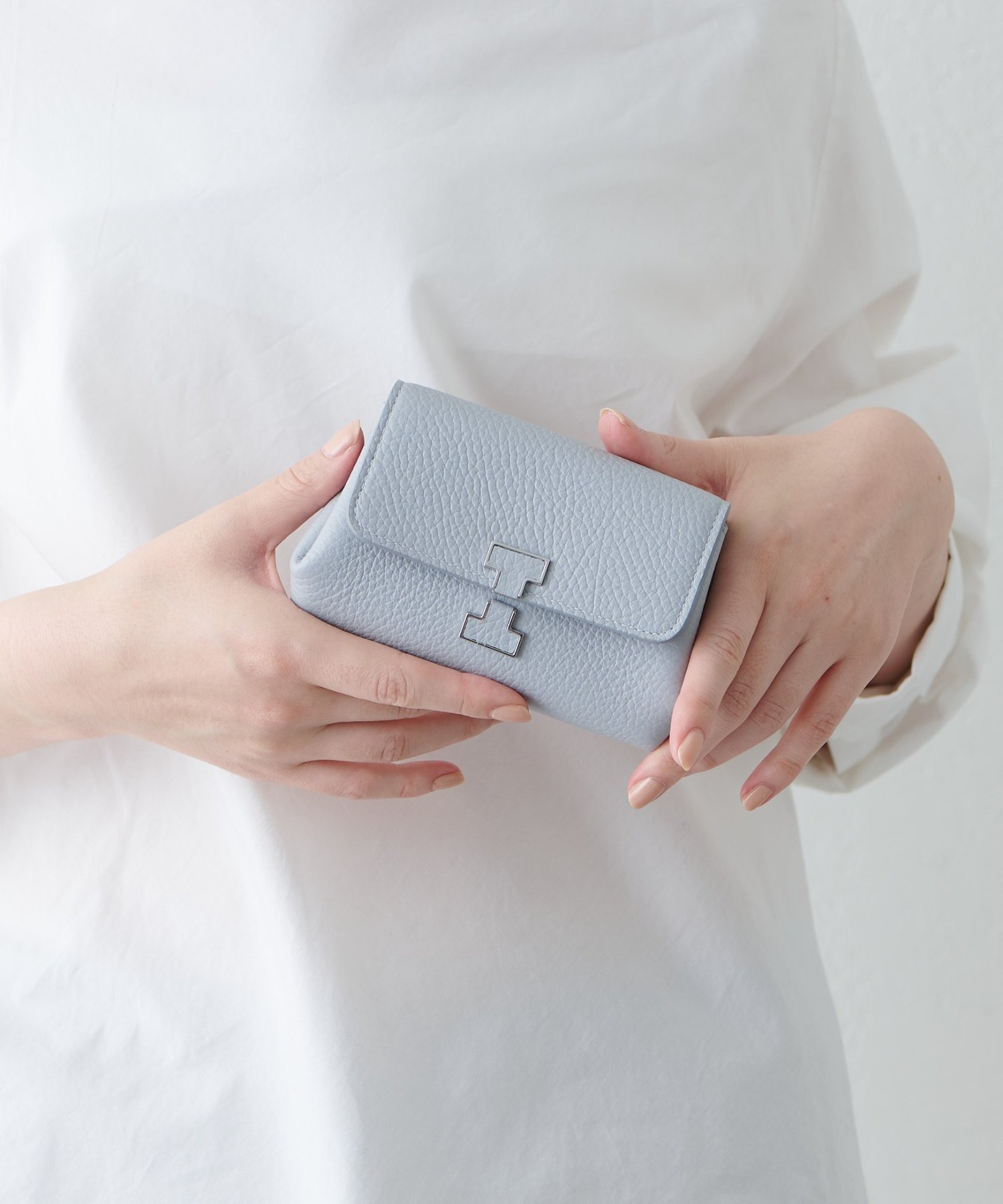 【イアクッチ/IACUCCI】のアバ ウォレット CERVO インテリア・キッズ・メンズ・レディースファッション・服の通販 founy(ファニー) 　ファッション　Fashion　レディースファッション　Fashion for Women　アクセサリー　Fashion Accessories　イエロー　Yellow　ウォレット　Wallet　春　Spring　コイン　Coin, Coin Design　コレクション　Collection, Seasonal Line　シルバー　Silver, Metallic Silver　財布　Wallet, Purse　トレンド　Trend, Trending Now　人気　Popular, Best Seller　パープル　Purple, Violet　フォルム　Silhouette, Form　ポケット　Pocket, Pocket Detail　メタル　Metal, Metal Parts　リップ　Lip, Lip Motif　A/W・秋冬　Autumn/Winter　S/S・春夏　SS, Spring/Summer, Warm Season　おすすめ　Recommended / Our Picks　夏　Summer　ギフト プレゼント　Gift / Present　2025年　2025　2025-2026秋冬・A/W　Autumn/Winter 2025–26 AW25–26　ライトグレー|ID: prp329100004812962 ipo3291000000034943336