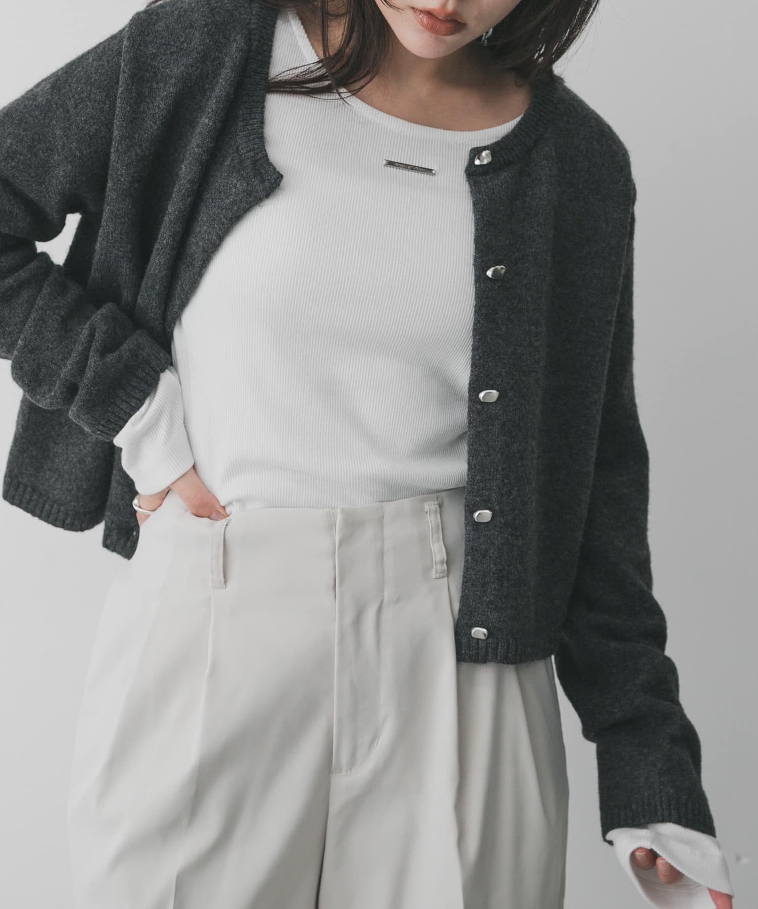 【センスオブプレイス/SENSE OF PLACE by URBAN RESEARCH】のプレートツキバレエネックトップ インテリア・キッズ・メンズ・レディースファッション・服の通販 founy(ファニー) 　ファッション　Fashion　レディースファッション　Fashion for Women　2026年　2026　シンプル　Simple, Minimal　デコルテ　Décolleté, Neckline　トレンド　Trend, Trending Now　フィット　Fit, Slim Fit　フロント　Front, Front Design　プレート　Plate, Dish　メタル　Metal, Metal Parts　エレガント 上品　Elegant　夏　Summer　S/S・春夏　SS, Spring/Summer, Warm Season　オフホワイト|ID: prp329100004813035 ipo3291000000034944289