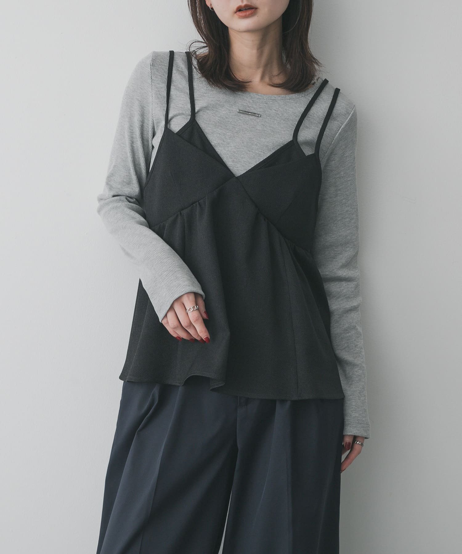 【センスオブプレイス/SENSE OF PLACE by URBAN RESEARCH】のプレートツキバレエネックトップ インテリア・キッズ・メンズ・レディースファッション・服の通販 founy(ファニー) 　ファッション　Fashion　レディースファッション　Fashion for Women　2026年　2026　シンプル　Simple, Minimal　デコルテ　Décolleté, Neckline　トレンド　Trend, Trending Now　フィット　Fit, Slim Fit　フロント　Front, Front Design　プレート　Plate, Dish　メタル　Metal, Metal Parts　エレガント 上品　Elegant　夏　Summer　S/S・春夏　SS, Spring/Summer, Warm Season　グレー|ID: prp329100004813035 ipo3291000000034944291