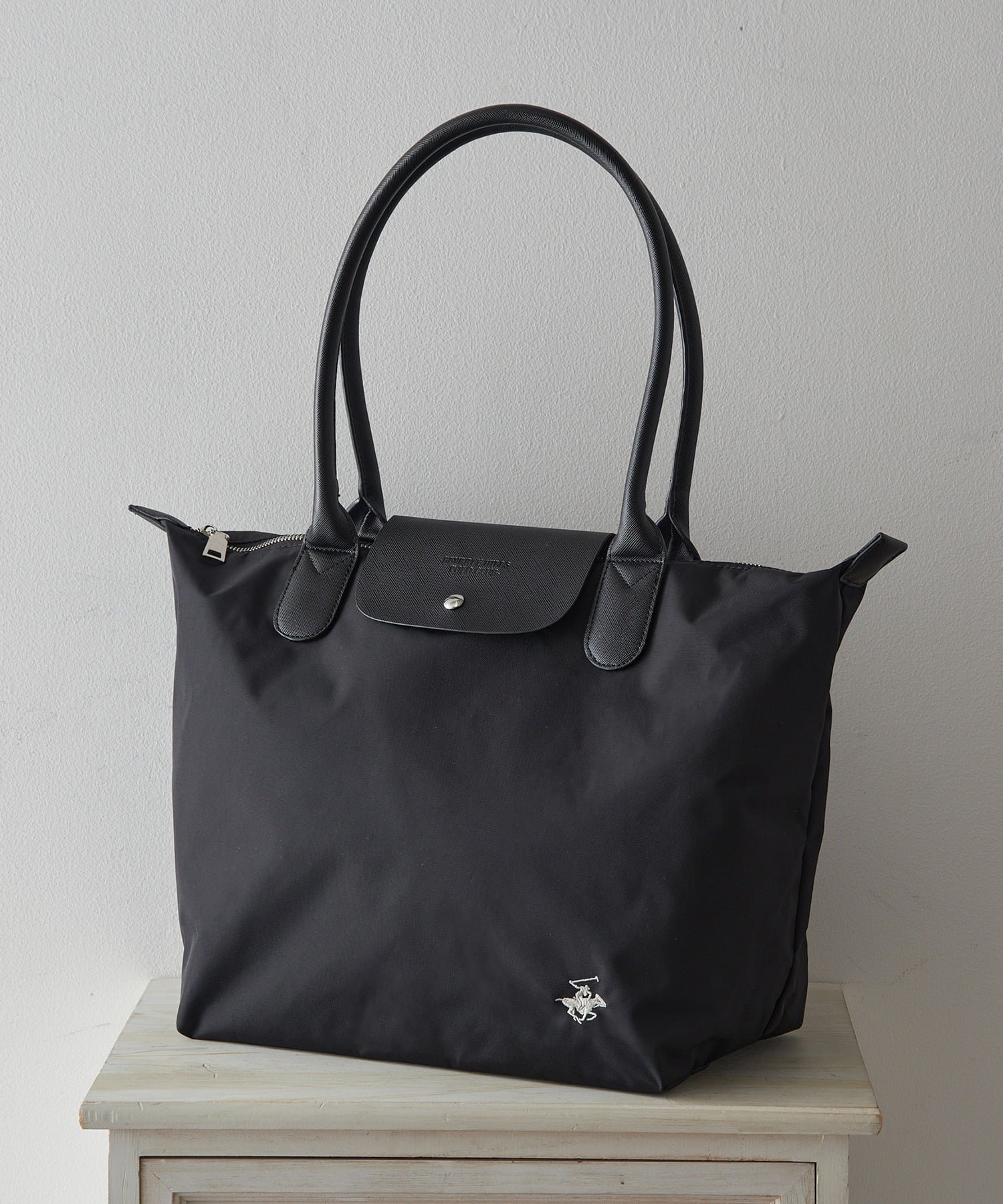 【セットアップセブン/SETUP7】のBEVERLY HILLS POLO CLUB/【別注】ナイロンPUハンドルトート 大 ポロ インテリア・キッズ・メンズ・レディースファッション・服の通販 founy(ファニー) 　ファッション　Fashion　レディースファッション　Fashion for Women　バッグ　Bags　アクセサリー　Fashion Accessories　厚底　Platform Shoes　ショルダー　Shoulder, Shoulder Strap　スキニー　Skinny, Slim Fit　スニーカー　Sneakers, Trainers　スラックス　Slacks, Dress Pants　セットアップ　Set-Up, Coordinated Outfit　ダウン　Down, Puffer　デニム　Denim, Jeans Material　トレンド　Trend, Trending Now　定番　Standard, Basic Item　ハーフ　Half, Half-Length　フォルム　Silhouette, Form　別注　Limited Edition, Custom Order　ムートン　Shearling, Mouton　ロング　Long, Long-Length　ワイド　Wide, Wide Fit　再入荷　Restock / Back in Stock　おすすめ　Recommended / Our Picks　エレガント 上品　Elegant　ビジネス 仕事 通勤　Business / Work / Commuting　BLK2|ID: prp329100004813043 ipo3291000000034944357