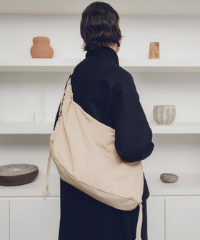 【キャセリーニ/CASSELINI】のLE VERNIS Stomach bag M 人気、トレンドファッション・服の通販 founy(ファニー) ファッション Fashion レディースファッション Fashion for Women クッション Cushion, Throw Pillow コンパクト Compact, Small Size ショルダー Shoulder, Shoulder Strap フェミニン Feminine, Girly ポケット Pocket, Pocket Detail ミックス Mix, Mixed Style ワッシャー Washer, Crinkled Finish おすすめ Recommended / Our Picks 2025年 2025 2025-2026秋冬・A/W Autumn/Winter 2025–26 AW25–26 |ID:prp329100004813101