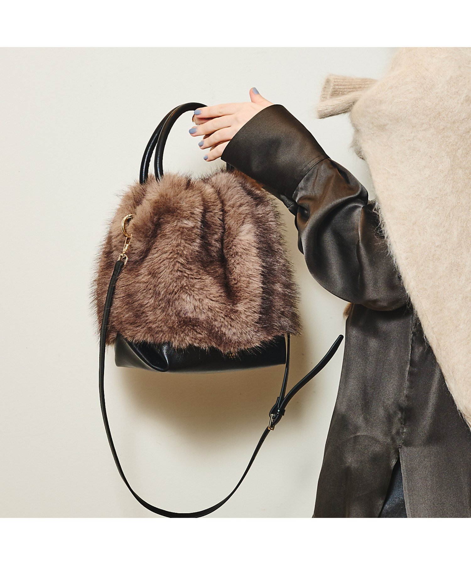 【ロウェル シングス/LOWELL Things】のLinfa/ファー2WAYショルダー インテリア・キッズ・メンズ・レディースファッション・服の通販 founy(ファニー) ファッション Fashion レディースファッション Fashion for Women ギャザー Gathered, Ruffled ショルダー Shoulder, Shoulder Strap フェイクファー Faux Fur, Imitation Fur ポケット Pocket, Pocket Detail ラップ Wrap, Wrap Design 傘 Umbrella, Parasol A/W・秋冬 Autumn/Winter 財布 Wallet, Purse モカ|ID: prp329100004813103 ipo3291000000034944945