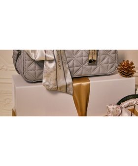 【ジルバイジルスチュアート/JILL by JILLSTUART】のスカーフキルティングトートバッグ 人気、トレンドファッション・服の通販 founy(ファニー) ファッション Fashion レディースファッション Fashion for Women バッグ Bags エレガント 上品 Elegant キルティング Quilted, Quilting サテン Satin, Glossy Fabric ショルダー Shoulder, Shoulder Strap スカーフ Scarf, Neckwear スマート Smart, Elegant フェミニン Feminine, Girly フラップ Flap, Flap Pocket マグネット Magnet, Magnetic Closure メタル Metal, Metal Parts |ID:prp329100004813117