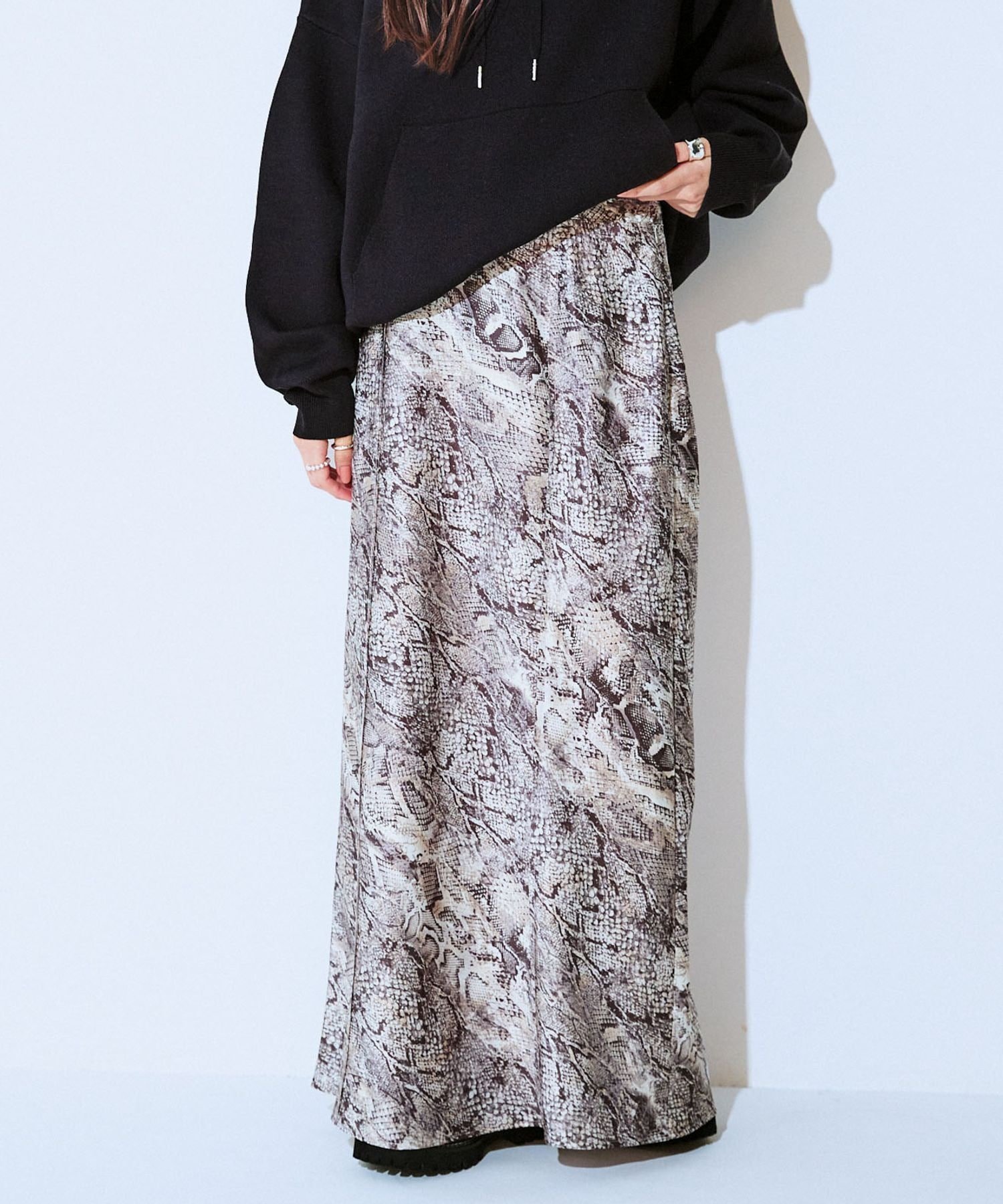 【ジーナシス/JEANASiS】のアソートサテンマキシスカート インテリア・キッズ・メンズ・レディースファッション・服の通販 founy(ファニー) 　ファッション　Fashion　レディースファッション　Fashion for Women　スカート　Skirts　アニマル　Animal Print　コンパクト　Compact, Small Size　今季　This Season, Current Season　サテン　Satin, Glossy Fabric　スウェット / スエット　Sweatshirt, Sweatwear　フィット　Fit, Slim Fit　ベーシック　Basic, Essential　おすすめ　Recommended / Our Picks　グレー系その他|ID: prp329100004813317 ipo3291000000034947064