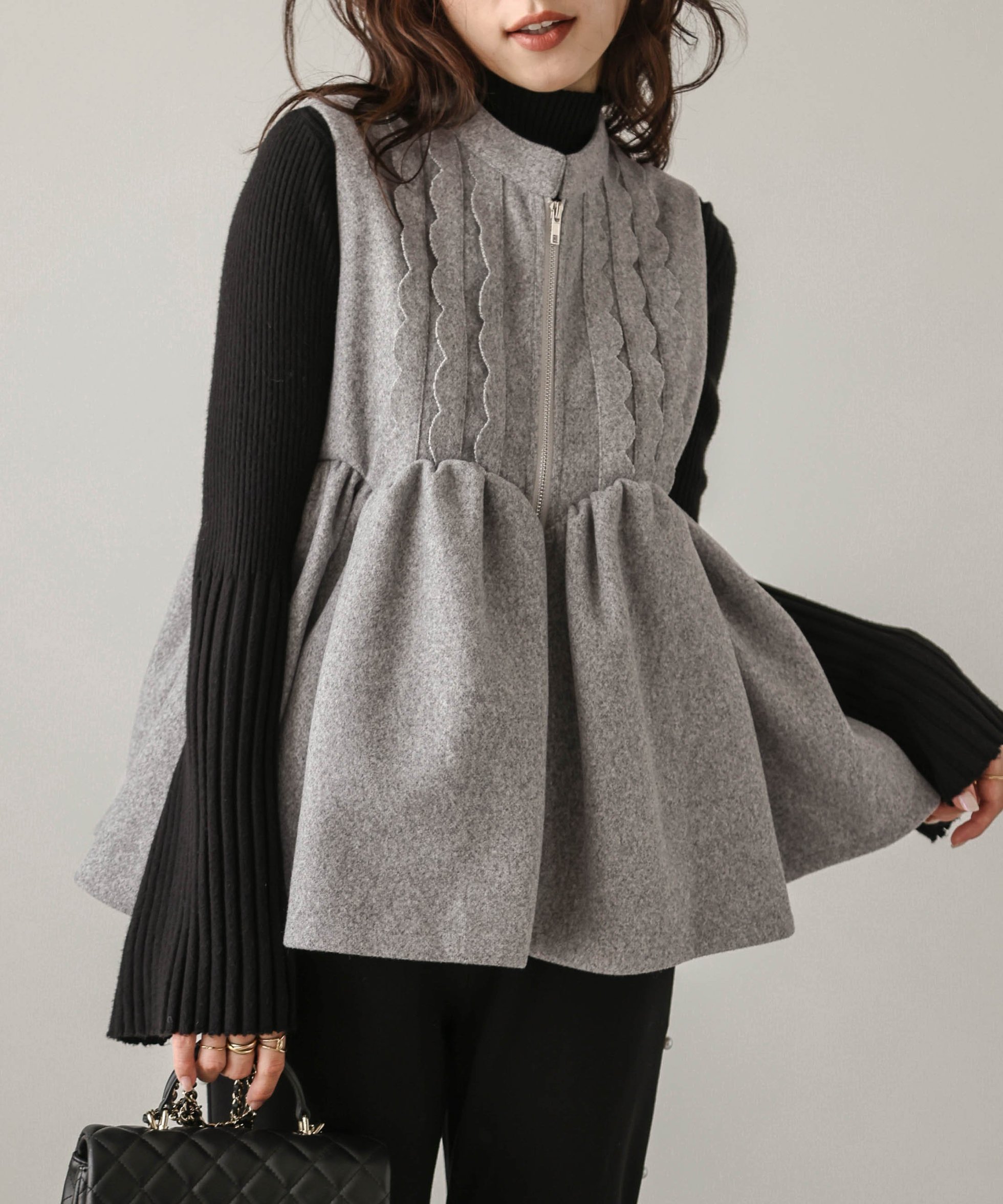 【ラジュール/Lajour】のフロントスカラップペプラムベスト インテリア・キッズ・メンズ・レディースファッション・服の通販 founy(ファニー) 　ファッション　Fashion　レディースファッション　Fashion for Women　アウター　Coat / Outerwear Collection　トップス・カットソー　Cut & Sew Tops　ベスト&ジレ / 重ね着スタイル　Vests & Gilets　ガーリー　Girly, Feminine Style　クラシカル　Classical, Vintage-Inspired　スカラップ　Scallop, Scalloped Edge　フェミニン　Feminine, Girly　ペプラム　Peplum, Flared Hem　メランジ　Melange, Mixed Yarn　エレガント 上品　Elegant　楽ちん　Easy Fit, Comfortable　A/W・秋冬　Autumn/Winter　ライトグレー|ID: prp329100004813420 ipo3291000000034948215