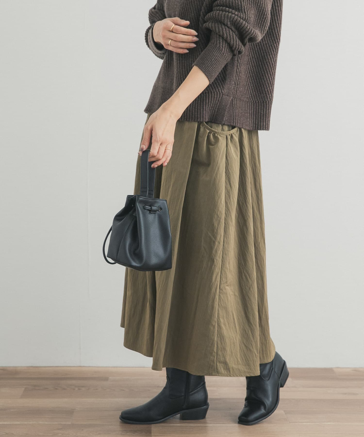 【アーバンリサーチ ドアーズ/URBAN RESEARCH DOORS】のサイドポケットギャザースカート インテリア・キッズ・メンズ・レディースファッション・服の通販 founy(ファニー) 　ファッション　Fashion　レディースファッション　Fashion for Women　スカート　Skirts　2025年　2025　2025-2026秋冬・A/W　Autumn/Winter 2025–26 AW25–26　冬　Winter / This Winter　おすすめ　Recommended / Our Picks　ギャザー　Gathered, Ruffled　コンパクト　Compact, Small Size　フェミニン　Feminine, Girly　フロント　Front, Front Design　ポケット　Pocket, Pocket Detail　A/W・秋冬　Autumn/Winter　カーキ|ID: prp329100004813421 ipo3291000000034948224