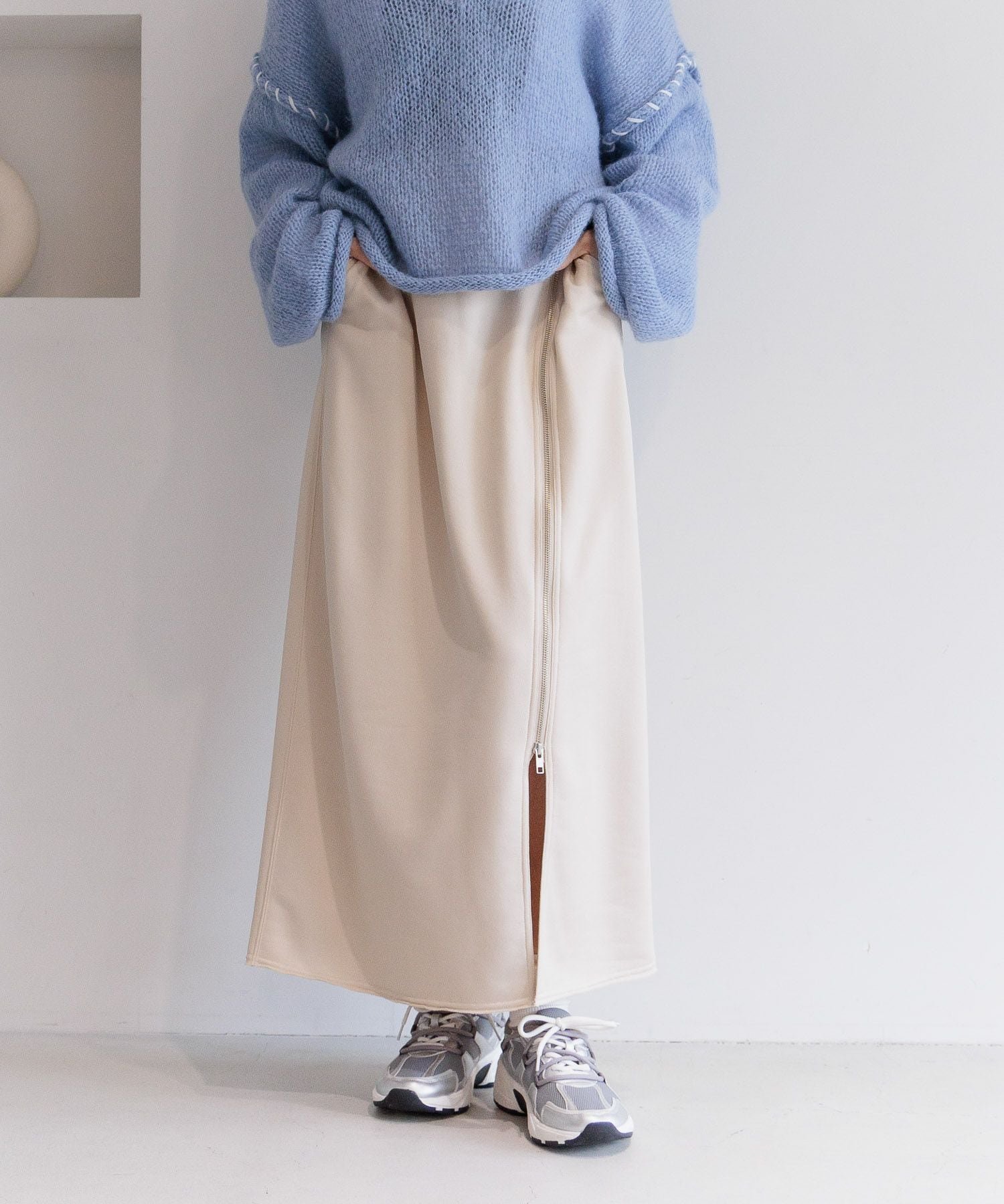 【ベイフロー/BAYFLOW】のストレッチ入りで動きやすい フロントジップチンツスカート 人気、トレンドファッション・服の通販 founy(ファニー) 　ファッション　Fashion　レディースファッション　Fashion for Women　スカート　Skirts　おすすめ　Recommended / Our Picks　カットソー　Cut and Sewn Top　ジップ　Zip, Zipper　スウェット / スエット　Sweatshirt, Sweatwear　ストレッチ　Stretch, Stretchy Fabric　スリット　Slit, Slit Detail　フロント　Front, Front Design　ポケット　Pocket, Pocket Detail　 other-1|ID: prp329100004813423 ipo3291000000034948241