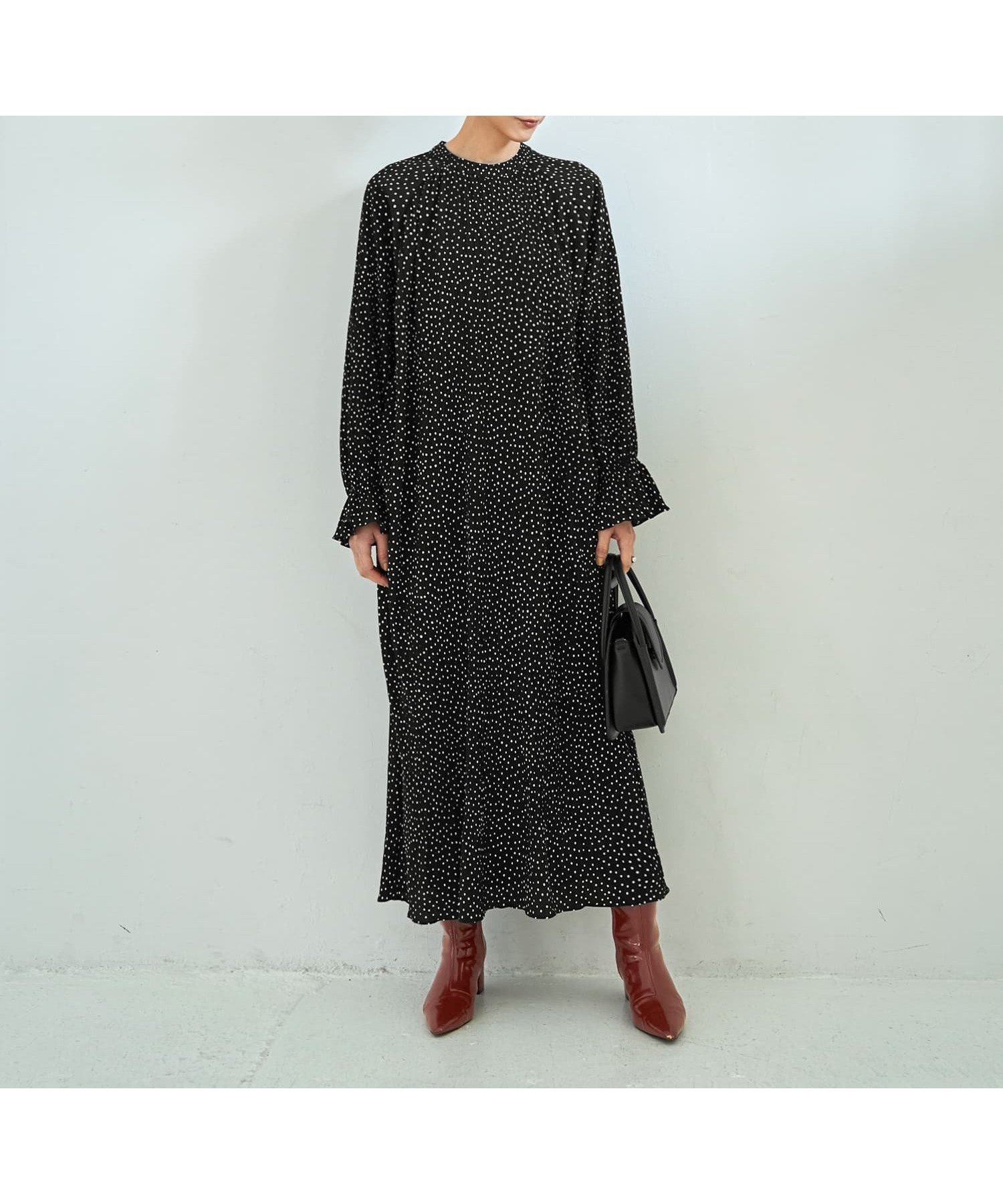 【スタイルデリ/STYLE DELI】の【LUXE】楊柳スモールドット柄ワンピース インテリア・キッズ・メンズ・レディースファッション・服の通販 founy(ファニー) 　ファッション　Fashion　レディースファッション　Fashion for Women　ワンピース　Dresses　ギャザー　Gathered, Ruffled　ストレート　Straight, Straight Cut　スリット　Slit, Slit Detail　ドット　Polka Dot, Dot Pattern　人気　Popular, Best Seller　長袖　Long Sleeve, Full Sleeve　バランス　Balance, Style Balance　フォルム　Silhouette, Form　フレア　Flare, Flared　プリーツ　Pleats, Pleated　ポケット　Pocket, Pocket Detail　ランダム　Random, Irregular　ループ　Loop, Loop Knit　ワイド　Wide, Wide Fit　冬　Winter / This Winter　ブラック|ID: prp329100004813525 ipo3291000000034949246