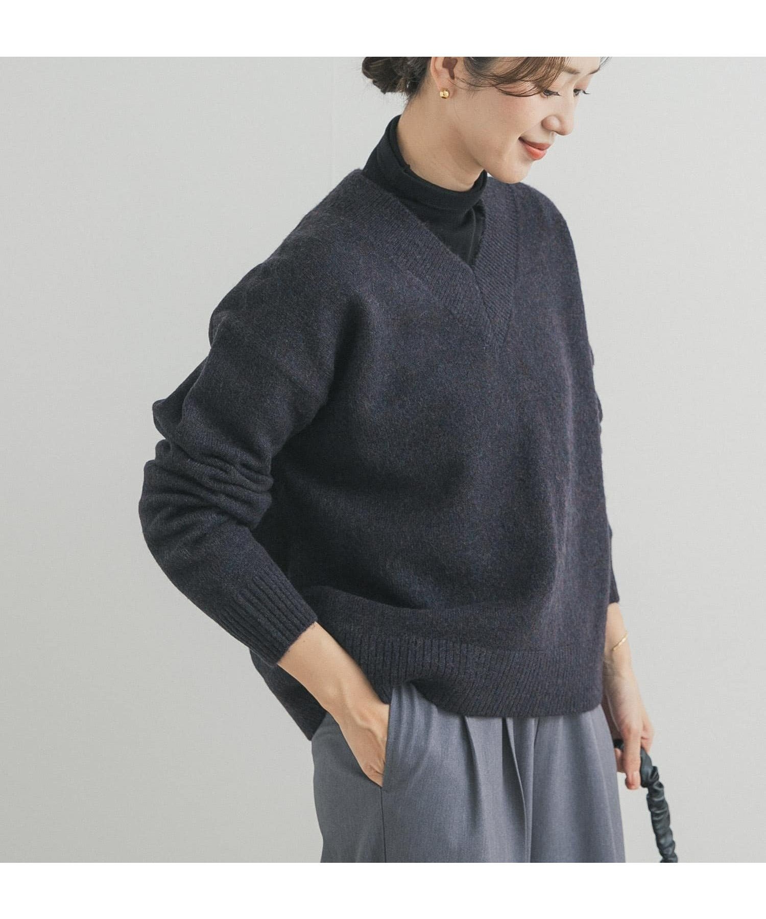 【アーバンリサーチ ドアーズ/URBAN RESEARCH DOORS】のVネックKNITプルオーバー インテリア・キッズ・メンズ・レディースファッション・服の通販 founy(ファニー) 　ファッション　Fashion　レディースファッション　Fashion for Women　トップス・カットソー　Cut & Sew Tops　ニット　Knit Tops & Sweaters　カジュアルプルオーバー・ニットトップス　Pullovers & Knit Tops / Casual Pullovers　Vネックトップス　V-Neck Tops / V-Cut Neckline Shirts　2025年　2025　2025-2026秋冬・A/W　Autumn/Winter 2025–26 AW25–26　冬　Winter / This Winter　インナー　Innerwear　カットソー　Cut and Sewn Top　ミドル　Middle Length, Mid Height　エレガント 上品　Elegant　A/W・秋冬　Autumn/Winter　ネイビー|ID: prp329100004813611 ipo3291000000034950680