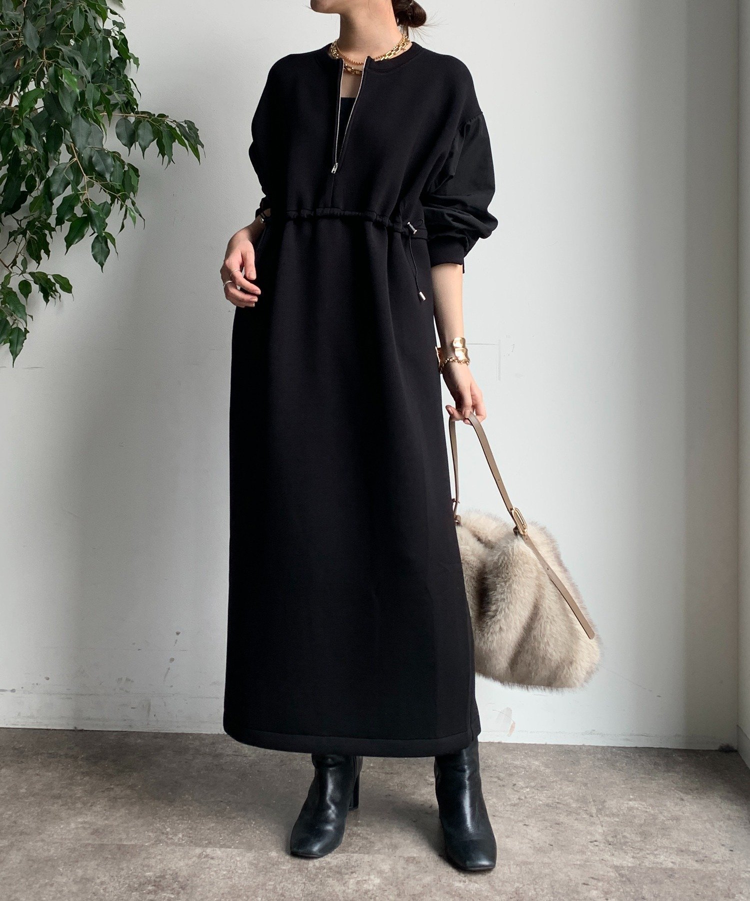 【ドゥドゥ/DouDou】の【完売カラー再追加!】袖異素材切替ダンボールワンピース インテリア・キッズ・メンズ・レディースファッション・服の通販 founy(ファニー) 　ファッション　Fashion　レディースファッション　Fashion for Women　ワンピース　Dresses　切替　Switching, Contrast Panel　シンプル　Simple, Minimal　スマート　Smart, Elegant　スリット　Slit, Slit Detail　A/W・秋冬　Autumn/Winter　冬　Winter / This Winter　再入荷　Restock / Back in Stock　2025年　2025　2025-2026秋冬・A/W　Autumn/Winter 2025–26 AW25–26　ブラック|ID: prp329100004813624 ipo3291000000034950891