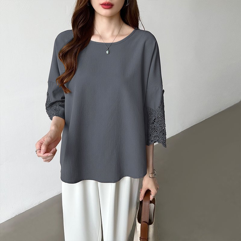 【ココモモ/COCOMOMO】の袖レースブラウス チュニックブラウス ゆったり体型カバー ブラウス 七分袖 インテリア・キッズ・メンズ・レディースファッション・服の通販 founy(ファニー) 　ファッション　Fashion　レディースファッション　Fashion for Women　トップス・カットソー　Cut & Sew Tops　シャツ・ブラウス・オフィスカジュアル　Elegant Blouses & Button-Ups　エレガント 上品　Elegant　チュニック　Tunic, Long Top　レース　Lace, Lace Fabric　切替　Switching, Contrast Panel　透かし　Cut-Out, Lacework　グレー|ID: prp329100004813633 ipo3291000000034951057