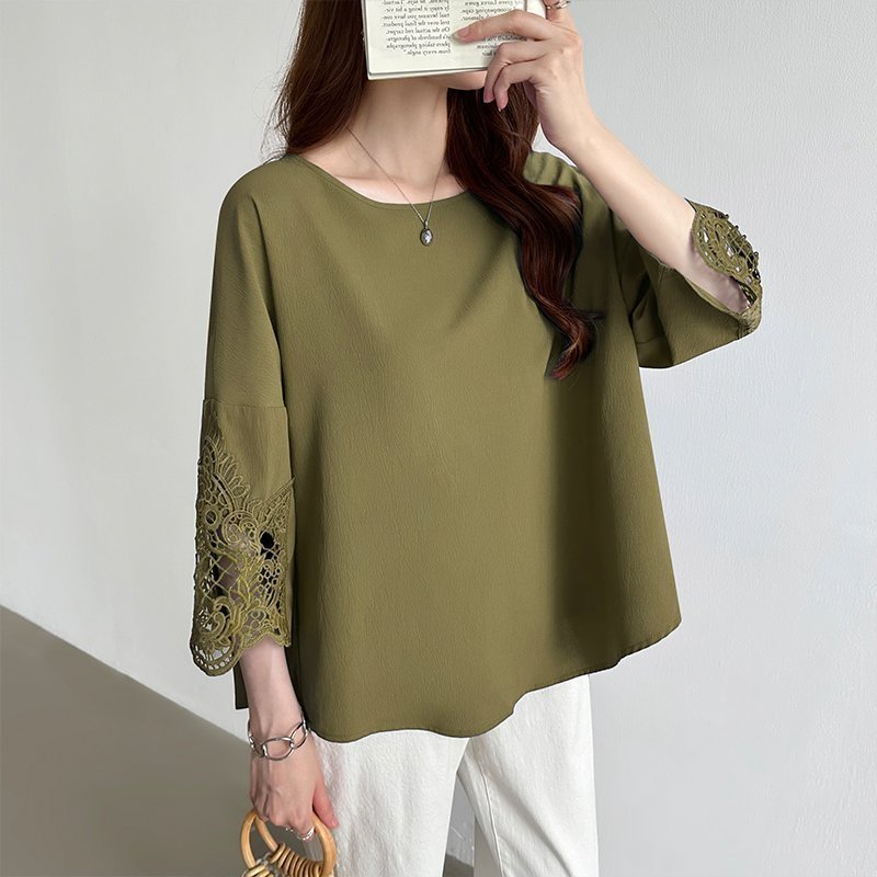 【ココモモ/COCOMOMO】の袖レースブラウス チュニックブラウス ゆったり体型カバー ブラウス 七分袖 インテリア・キッズ・メンズ・レディースファッション・服の通販 founy(ファニー) 　ファッション　Fashion　レディースファッション　Fashion for Women　トップス・カットソー　Cut & Sew Tops　シャツ・ブラウス・オフィスカジュアル　Elegant Blouses & Button-Ups　エレガント 上品　Elegant　チュニック　Tunic, Long Top　レース　Lace, Lace Fabric　切替　Switching, Contrast Panel　透かし　Cut-Out, Lacework　カーキ|ID: prp329100004813633 ipo3291000000034951058