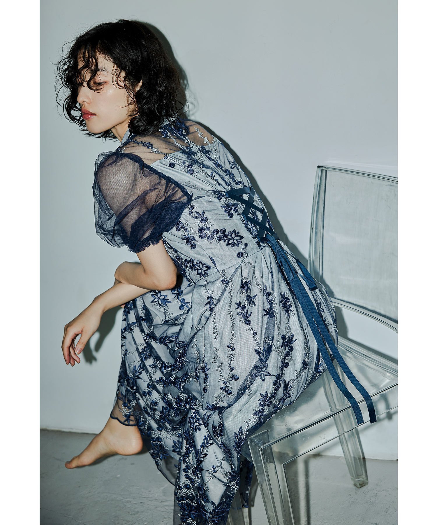 【ビーフラット/bflat】のチュールパフスリーブ刺繍レースドレス 結婚式 成人式 二次会 同窓会 インテリア・キッズ・メンズ・レディースファッション・服の通販 founy(ファニー) 　ファッション　Fashion　レディースファッション　Fashion for Women　ワンピース　Dresses　フォーマル・パーティードレス・結婚式用ドレス　Elegant & Casual Dresses　おすすめ　Recommended / Our Picks　エレガント 上品　Elegant　スカラップ　Scallop, Scalloped Edge　ドレス　Dress, One-Piece　リボン　Ribbon, Bow　レース　Lace, Lace Fabric　二次会　After Party　披露宴　Wedding Reception　結婚式　Wedding　ネイビー×シルバー|ID: prp329100004813638 ipo3291000000034951115